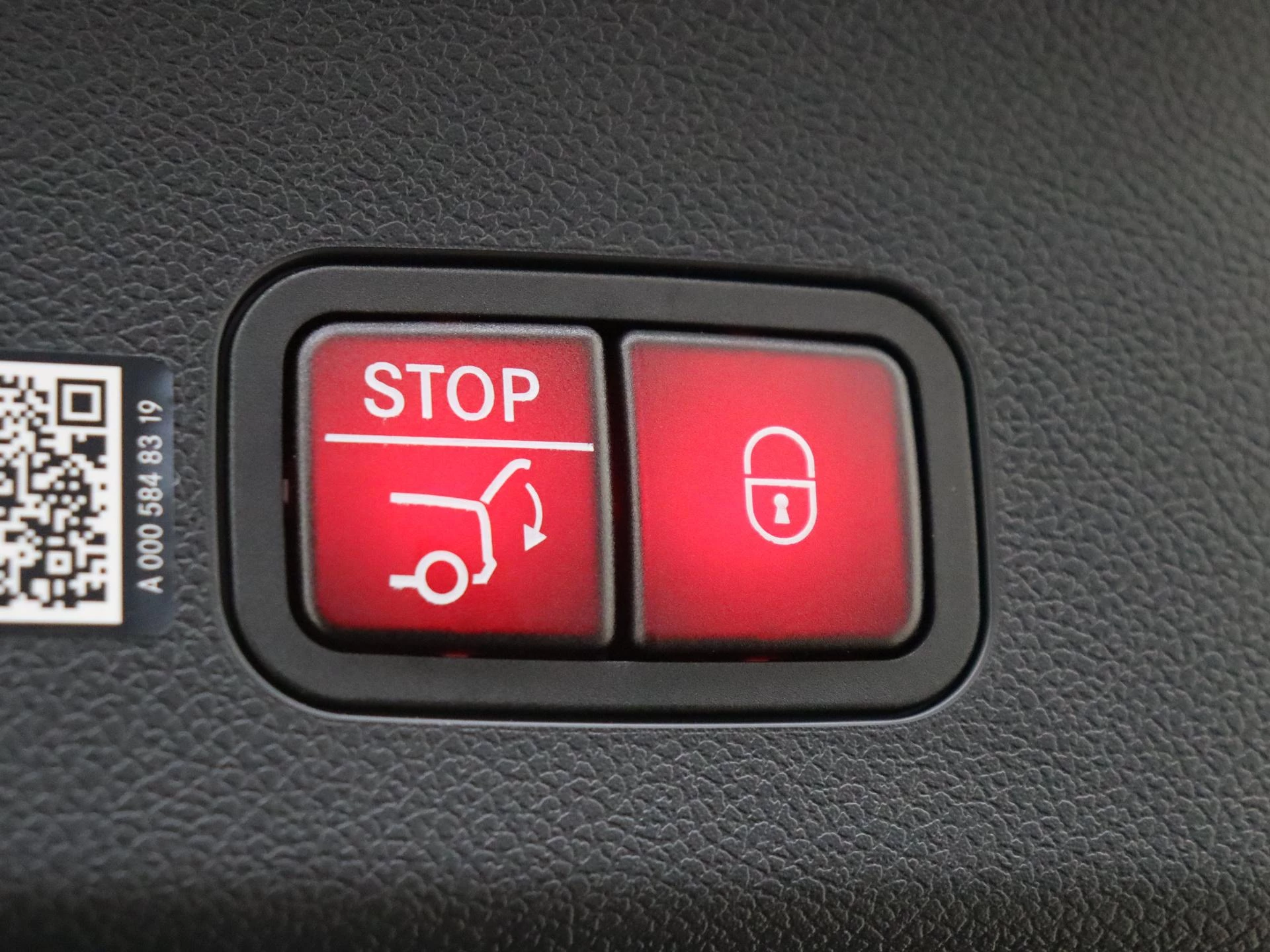 Mercedes-Benz-CLA-image-29