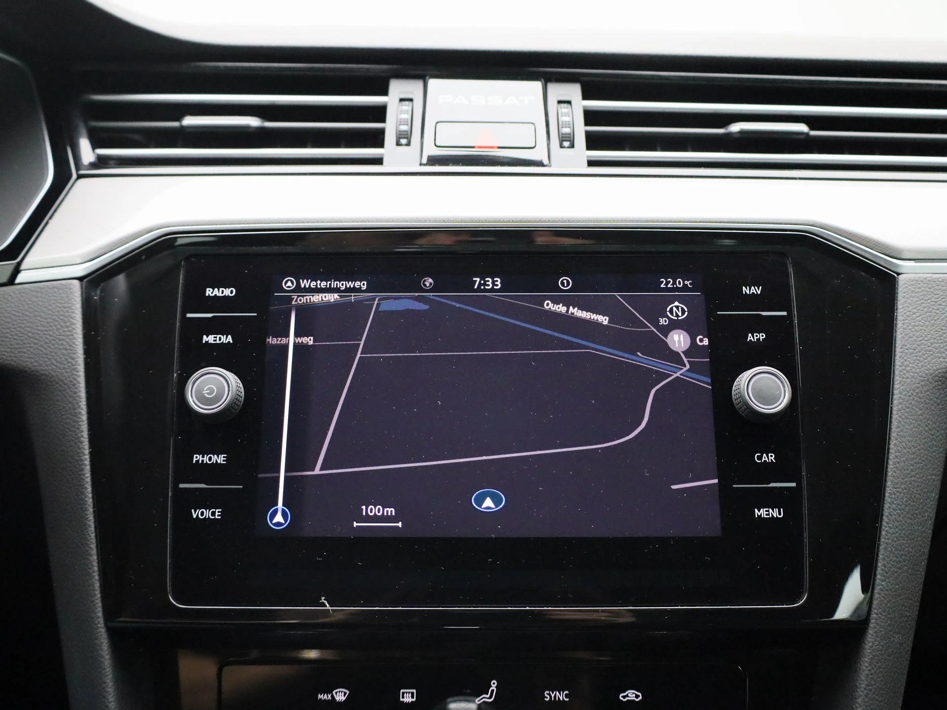 Volkswagen-Passat-image-16