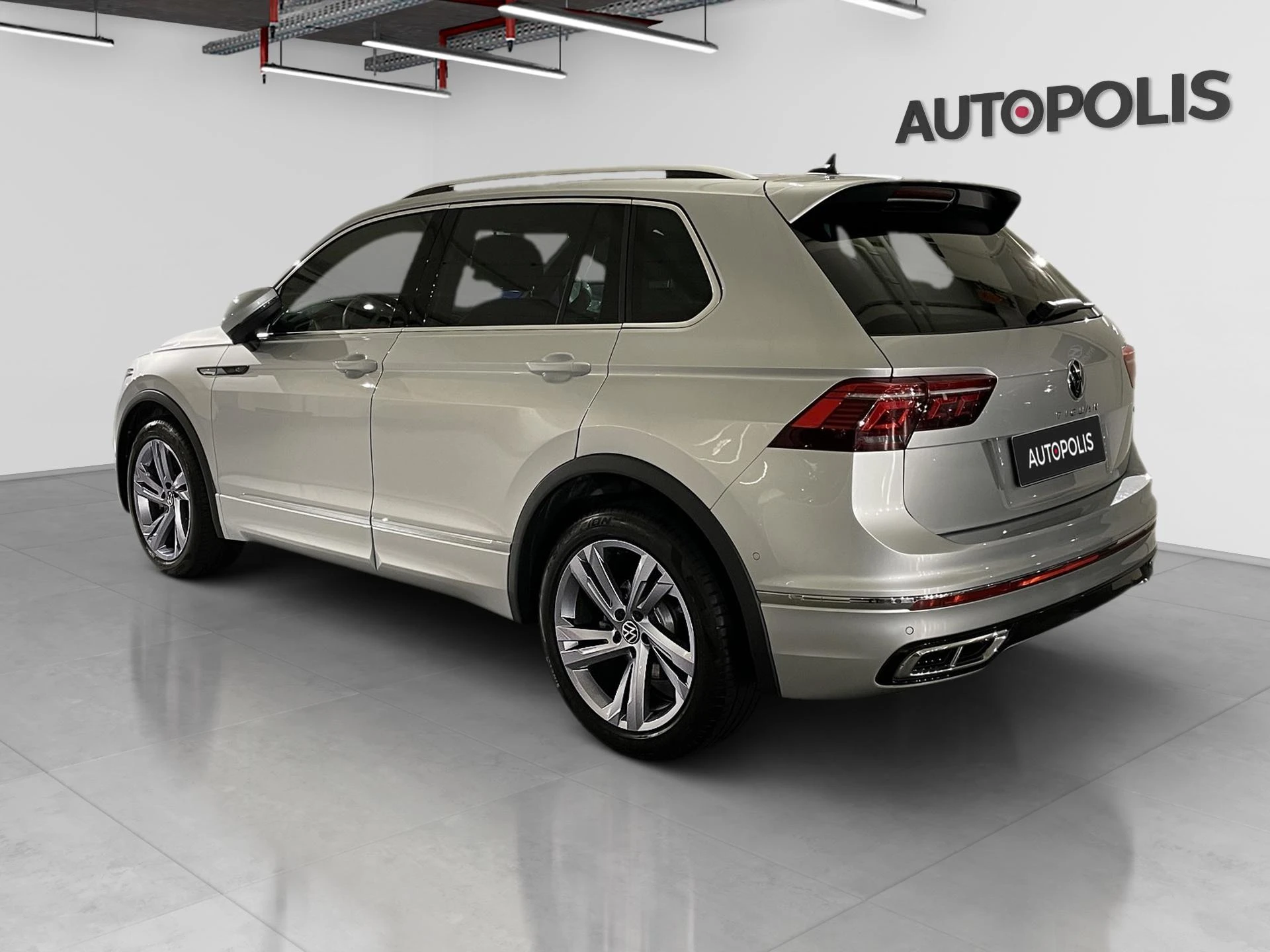 Volkswagen-Tiguan-image-12