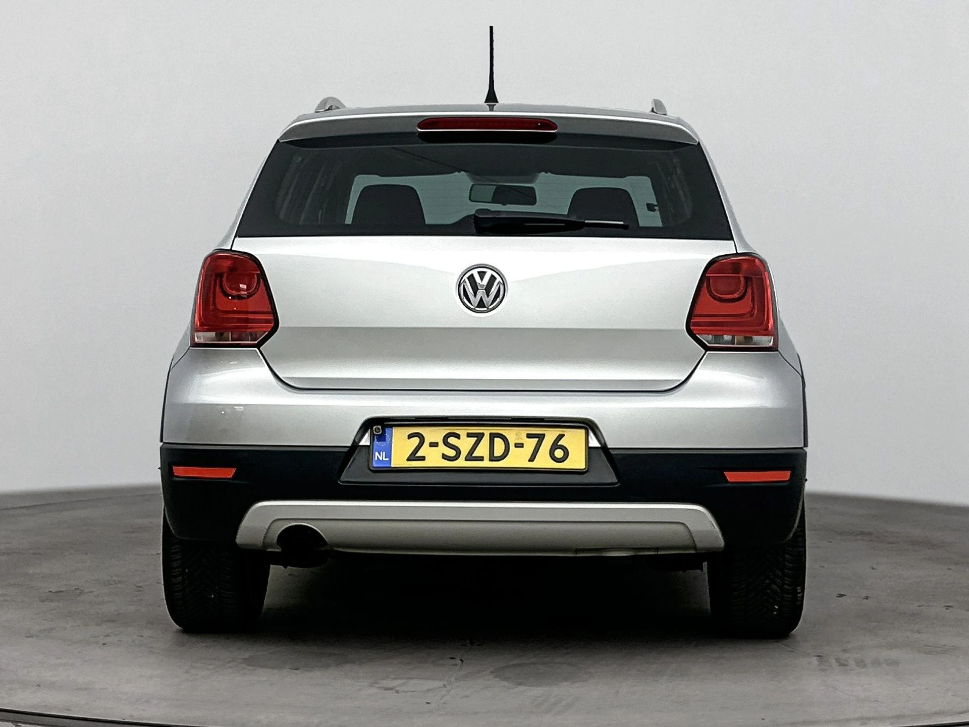 Volkswagen-Polo-image-2