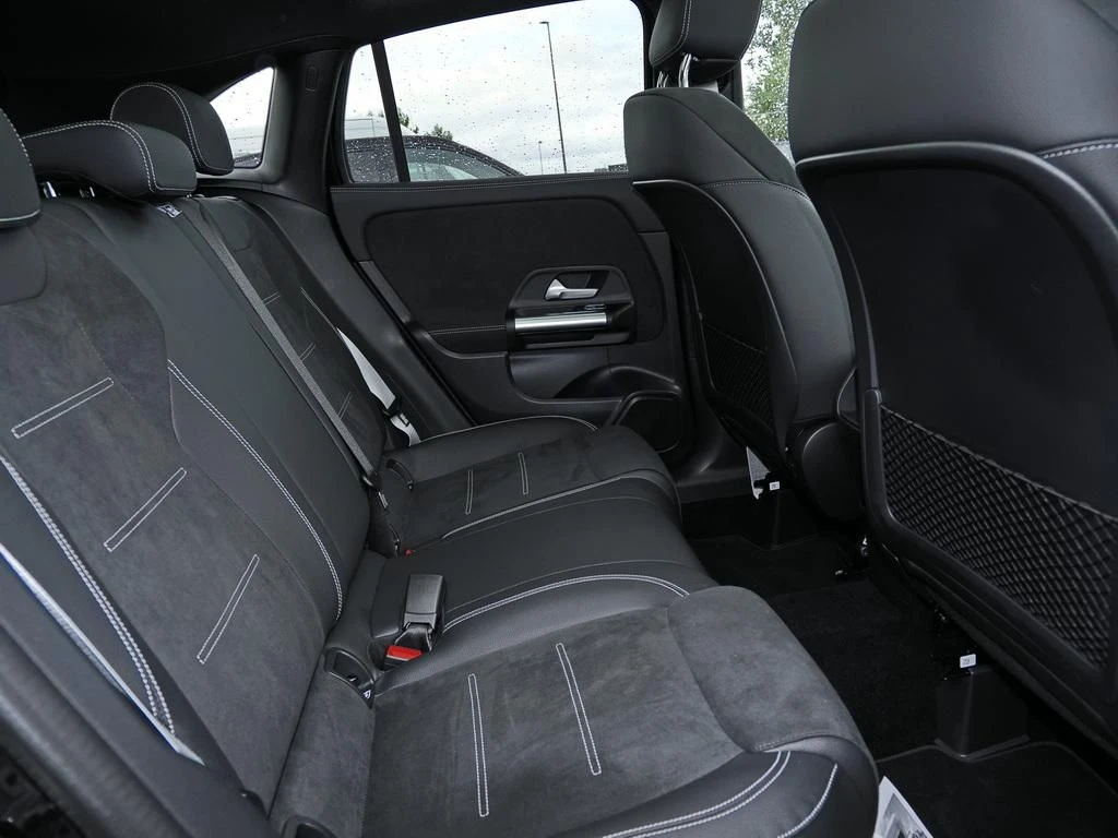 Mercedes-Benz-GLA 200 d-image-14