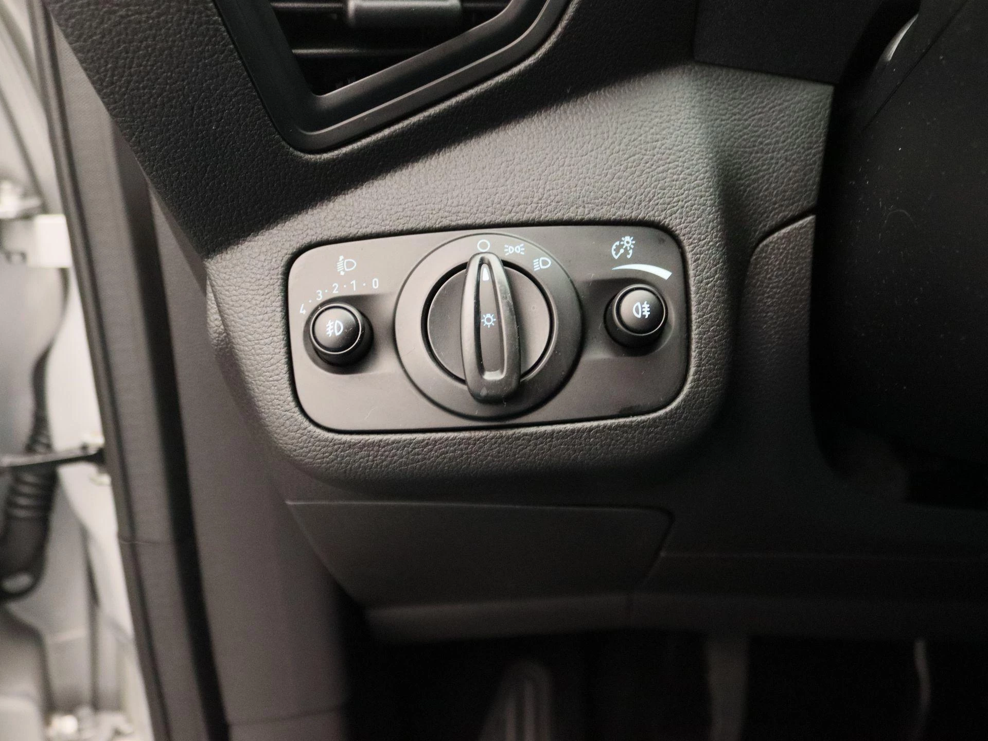 Ford-C-MAX-image-20