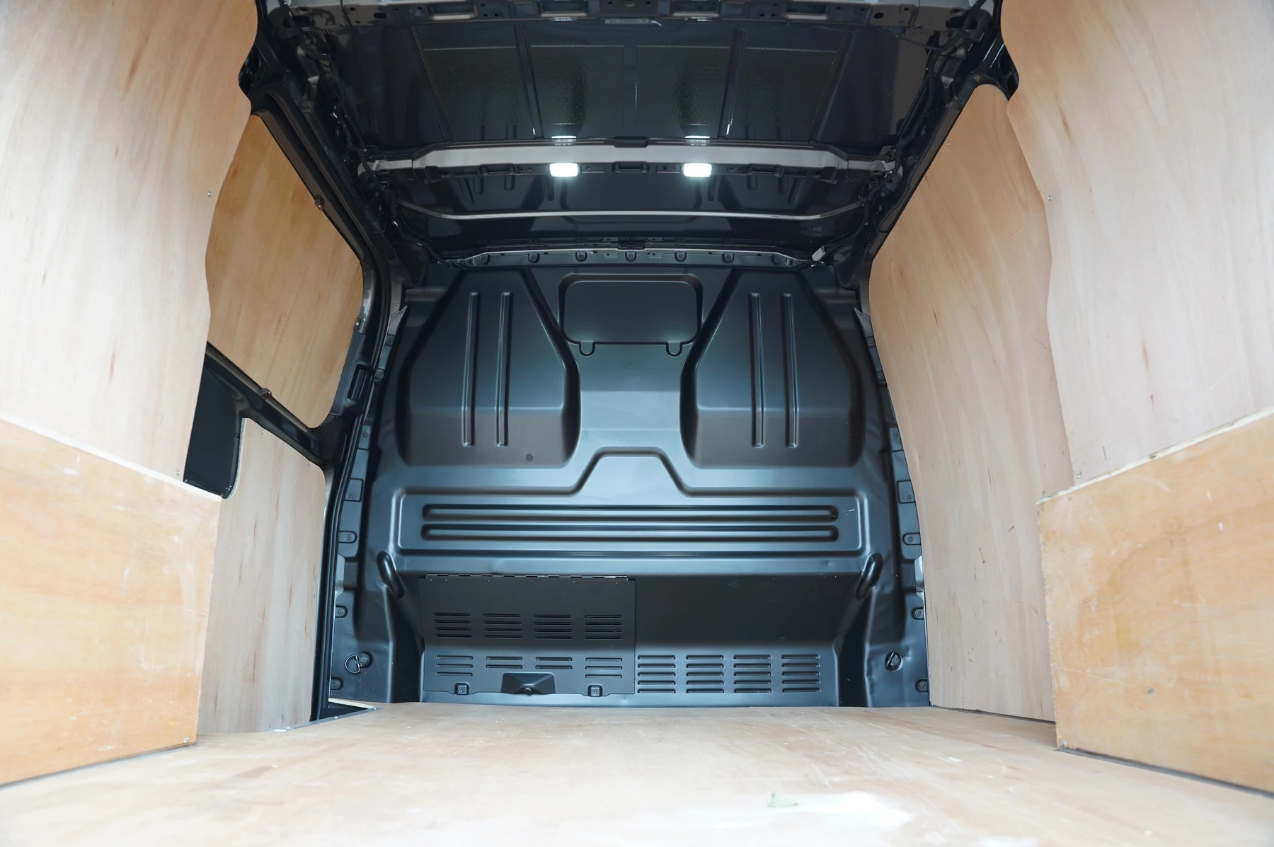 Volkswagen-Transporter-image-9