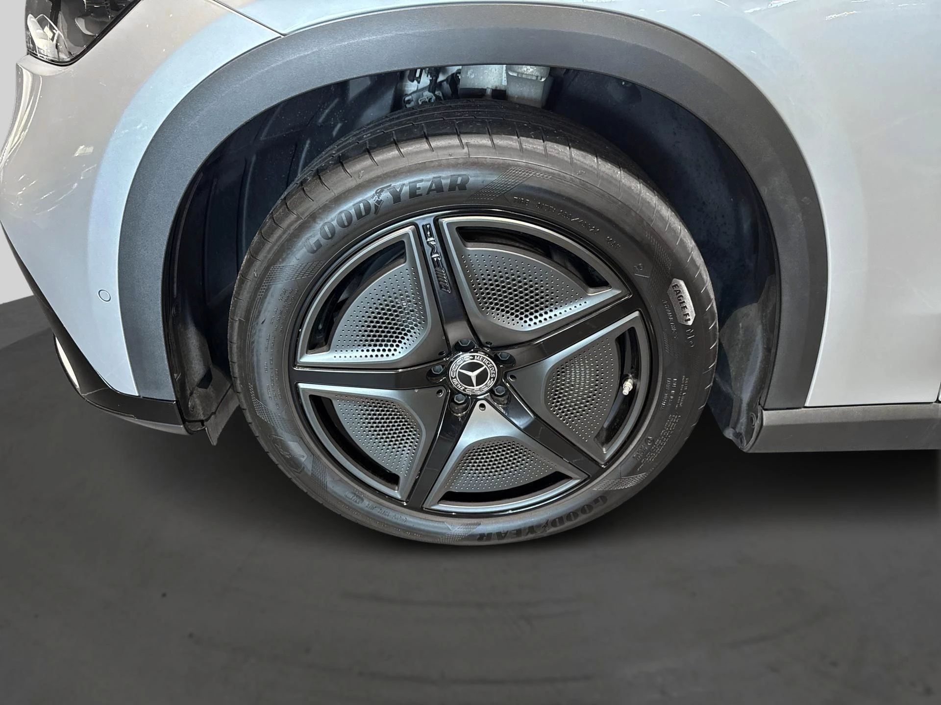 Mercedes-Benz-EQE-image-5