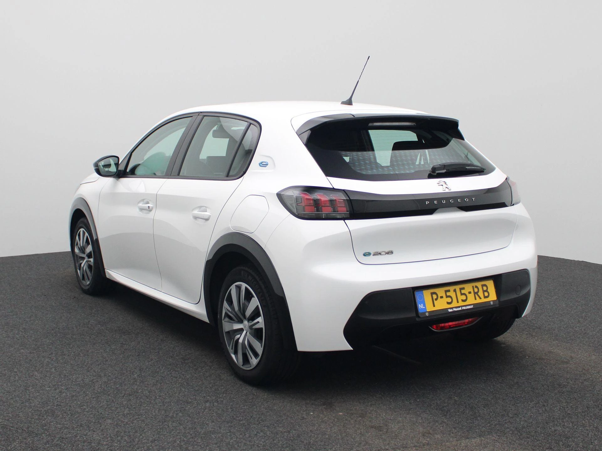 Peugeot-e-208-image-1