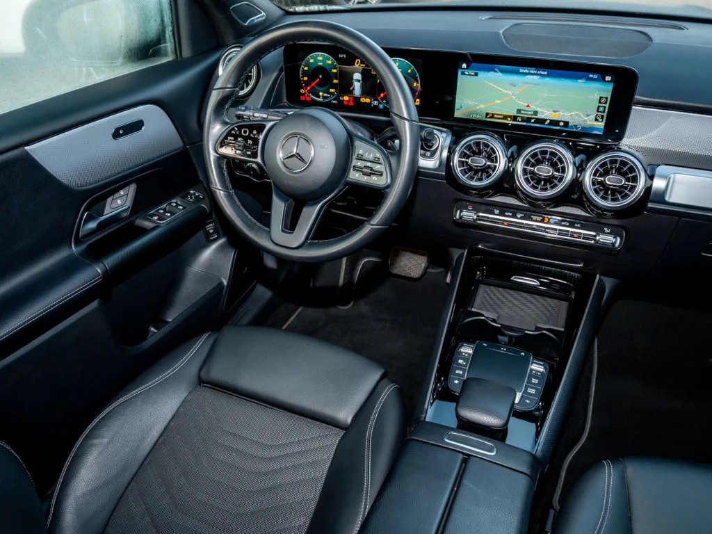 Mercedes-Benz-GLB 200 d-image-9