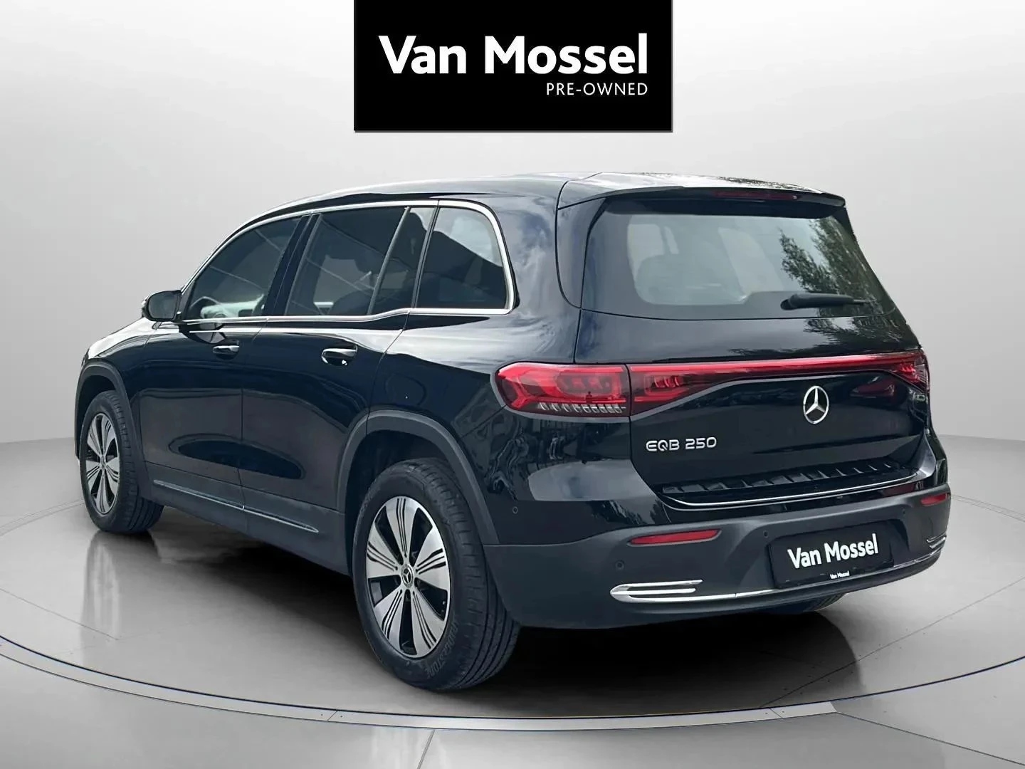 Mercedes-Benz-EQB-image-6