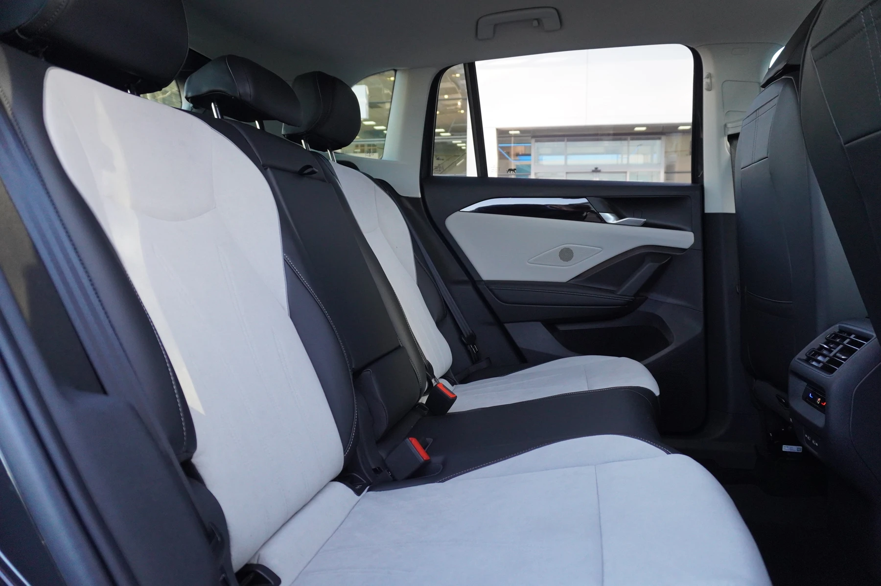 Volkswagen-Tiguan-image-11