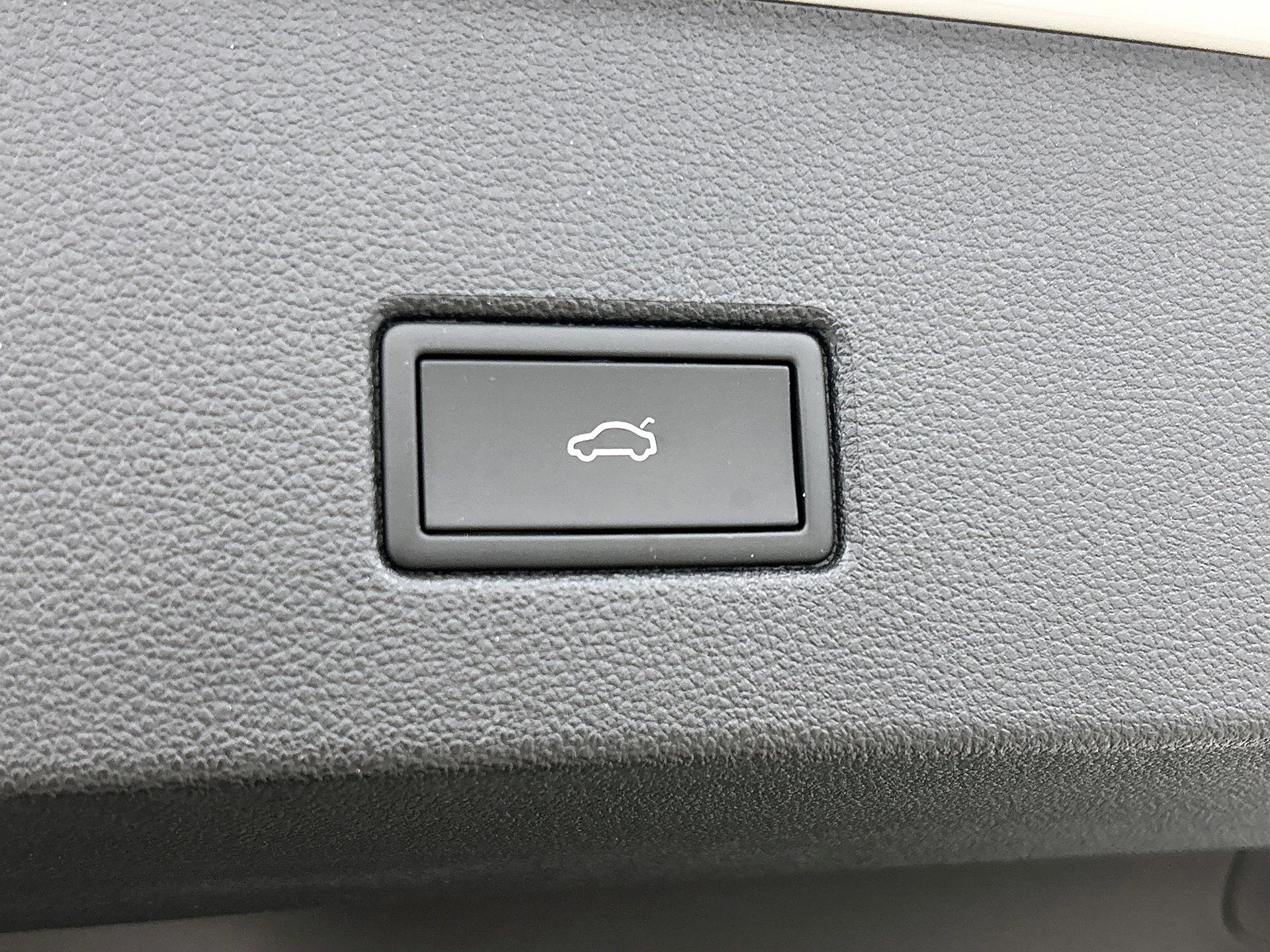 Volkswagen-T-Roc-image-19