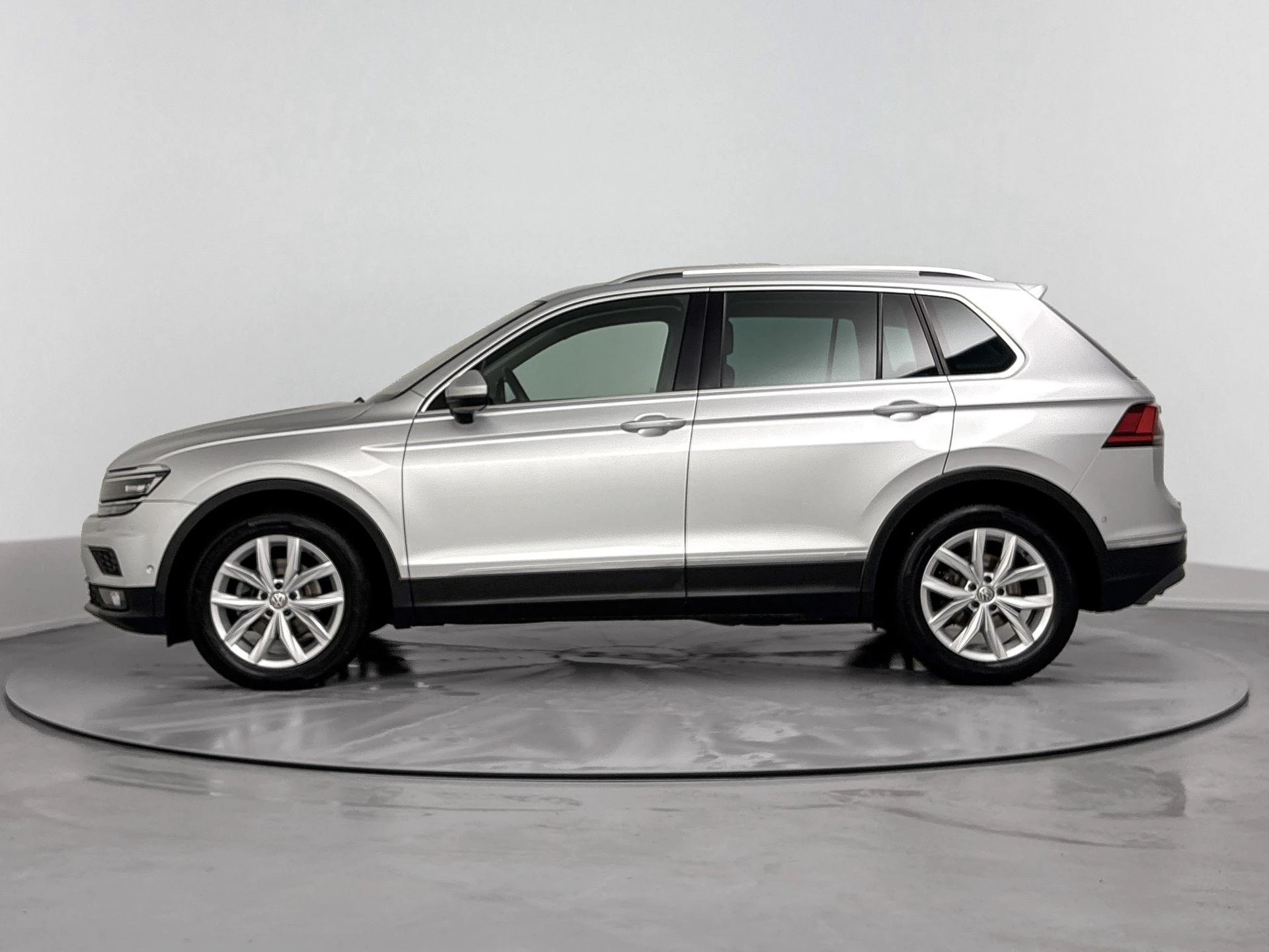 Volkswagen-Tiguan-image-1
