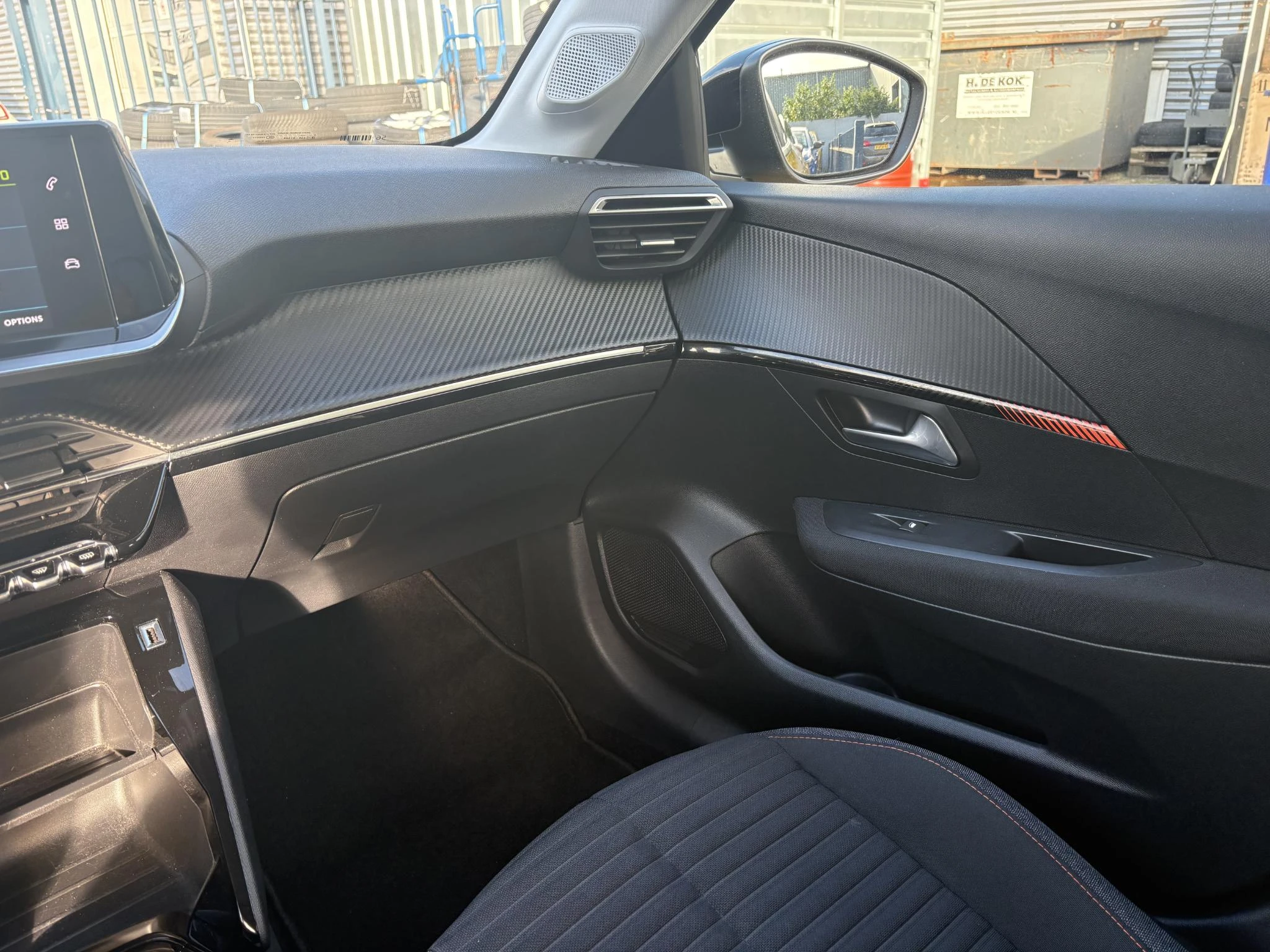 Peugeot-e-208-image-15