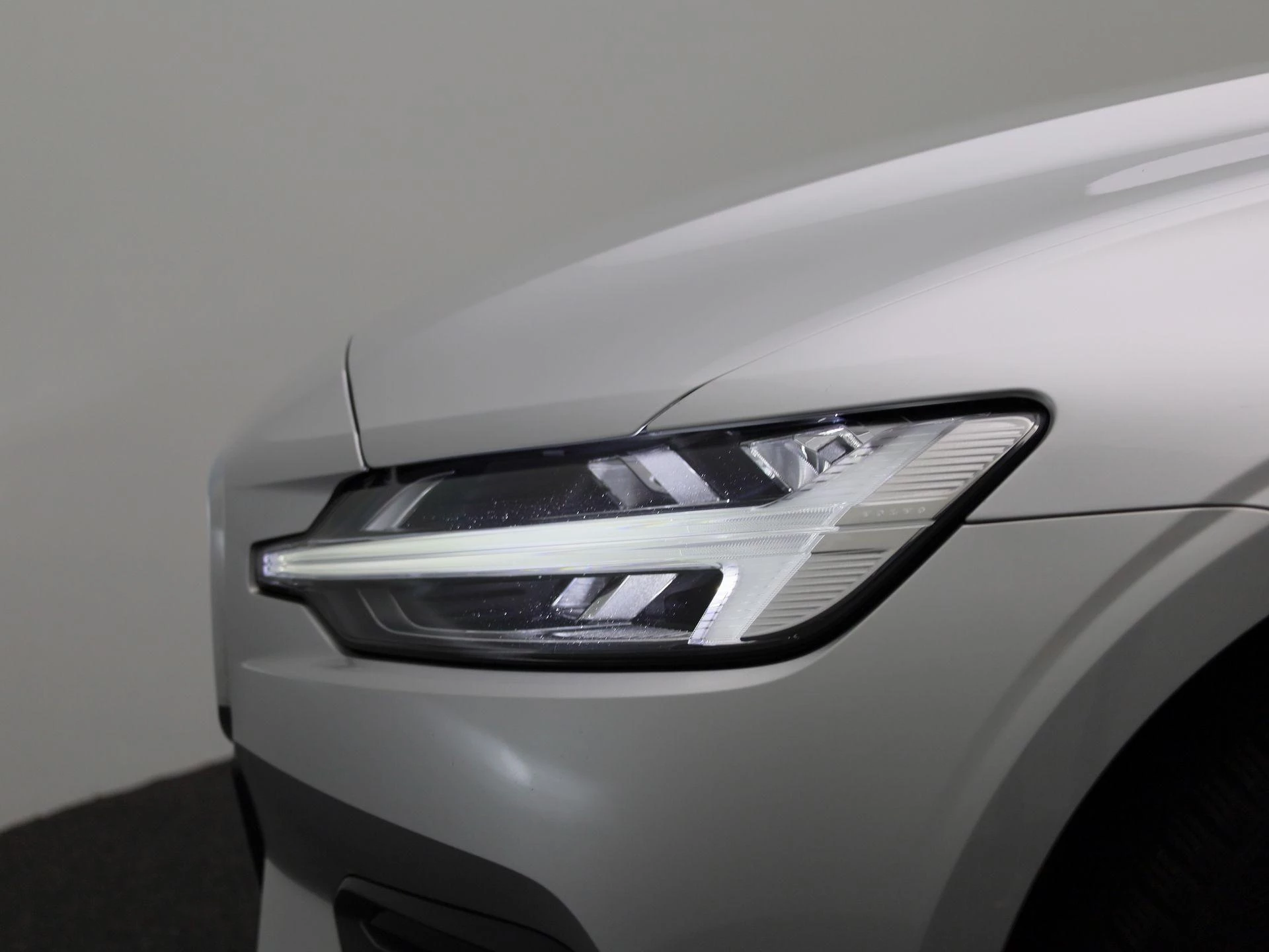 Volvo V60 B3 Geartronic Momentum Pro Camera | Cruise | PDC