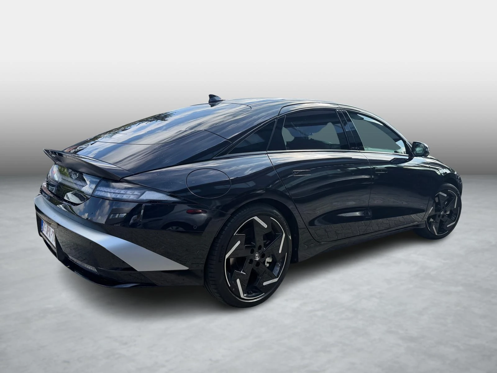 Hyundai-IONIQ 6-image-5