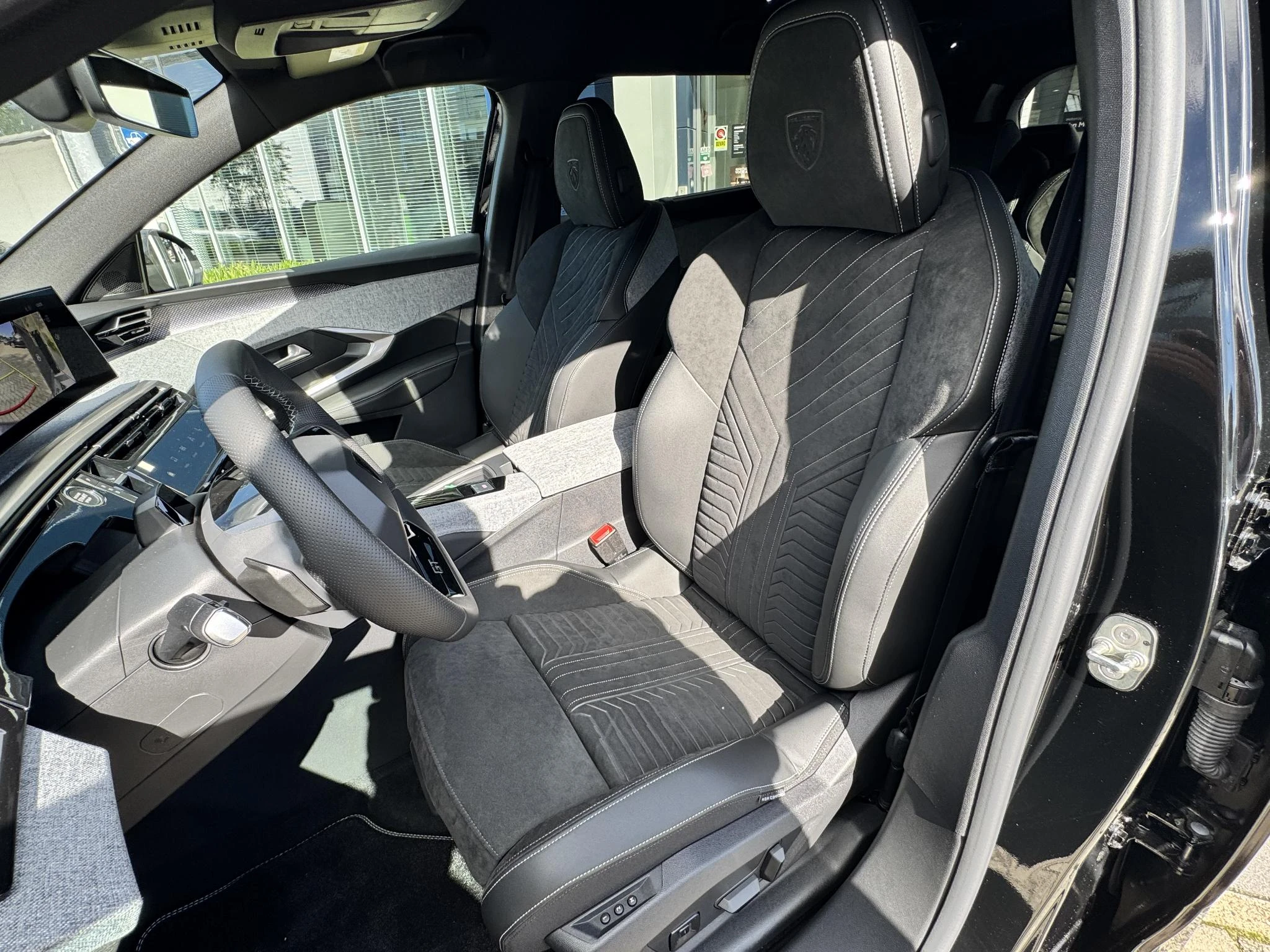 Peugeot-e-5008-image-15