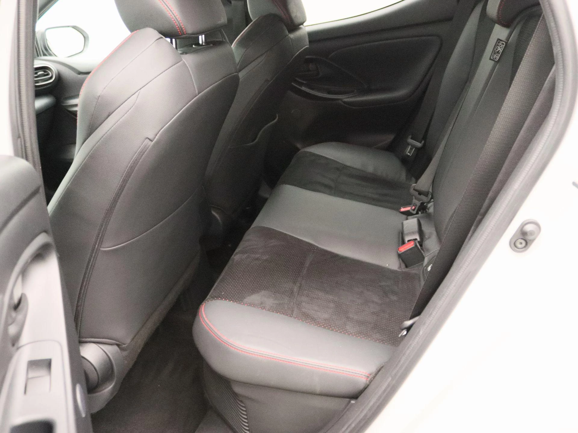 Toyota-Yaris-image-13