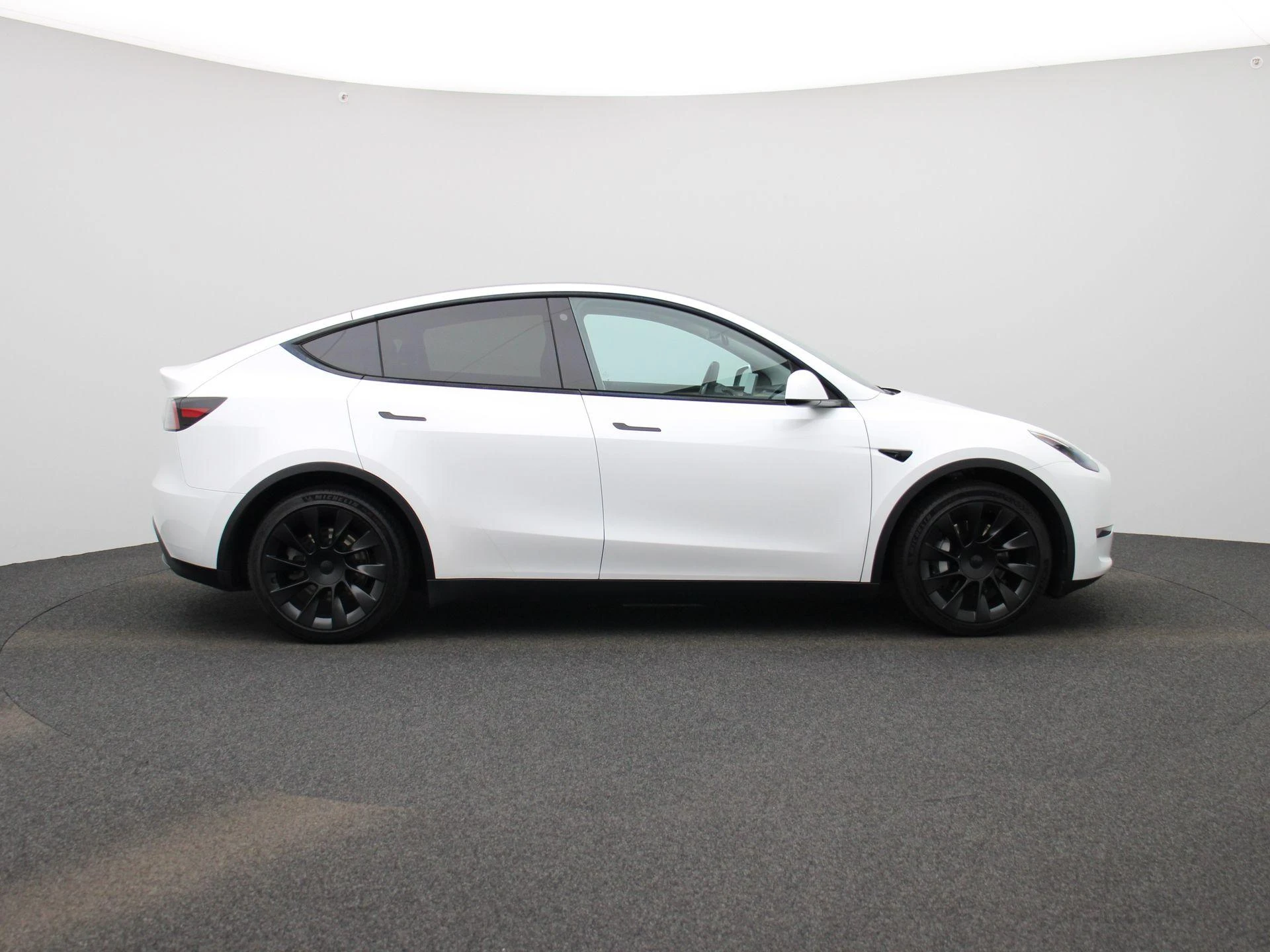 Tesla-Model Y-image-5