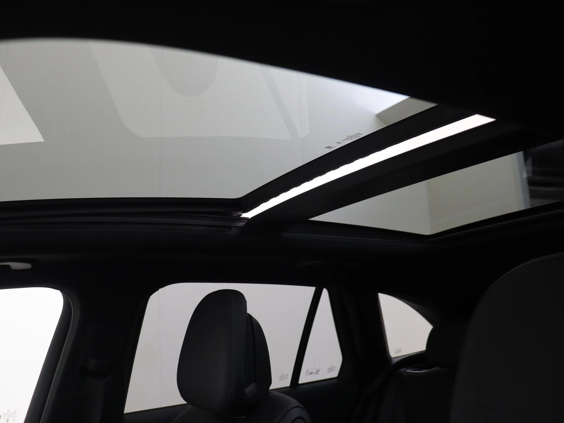 Mercedes-Benz-GLC-image-32