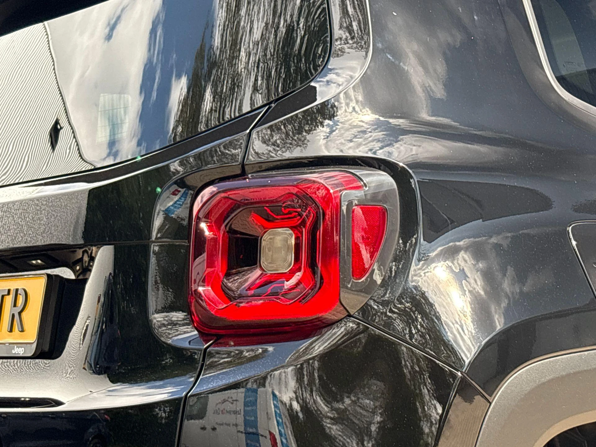 Jeep-Renegade-image-24