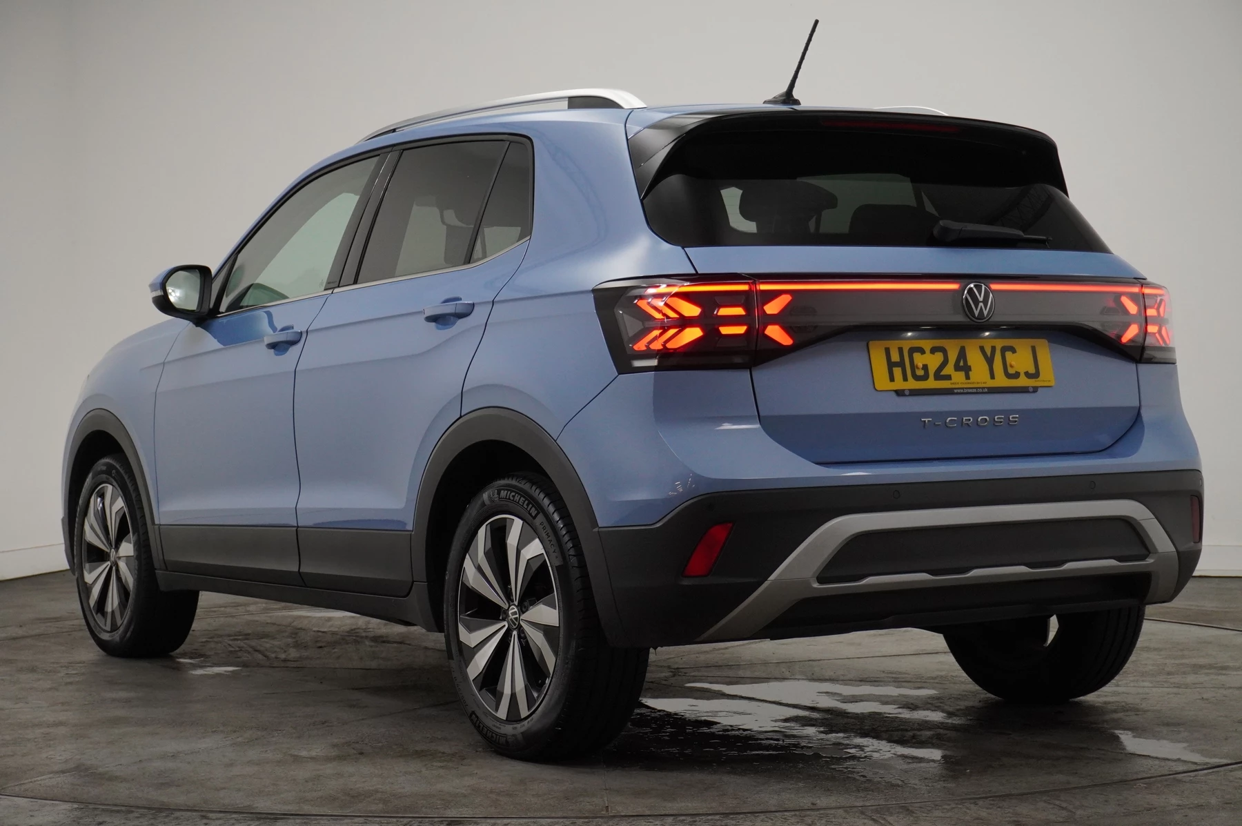 Volkswagen-T-Cross-image-2