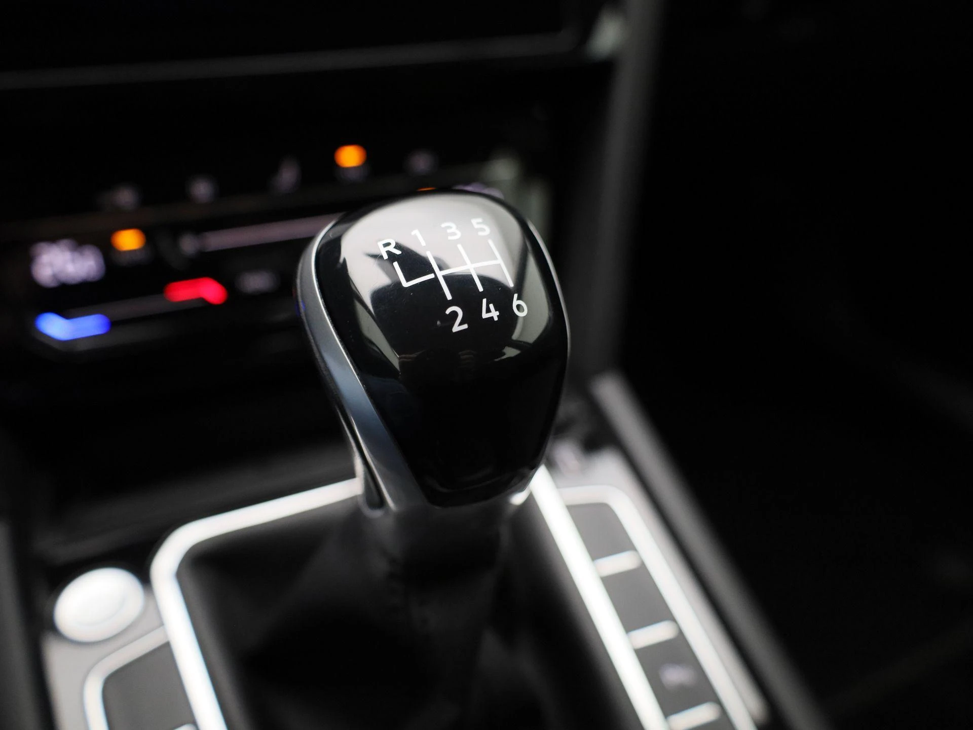 Volkswagen-Passat-image-23
