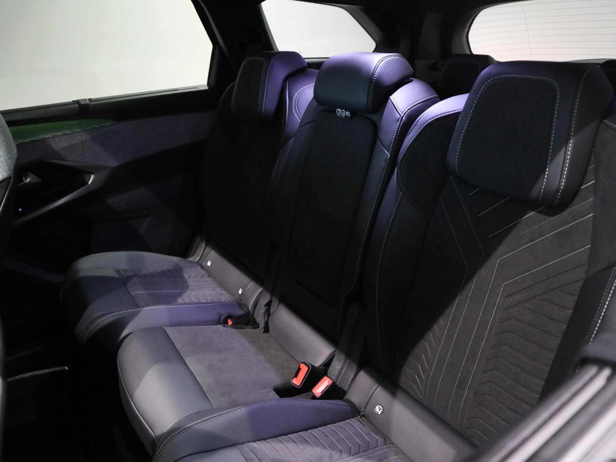 Peugeot-e-5008-image-18