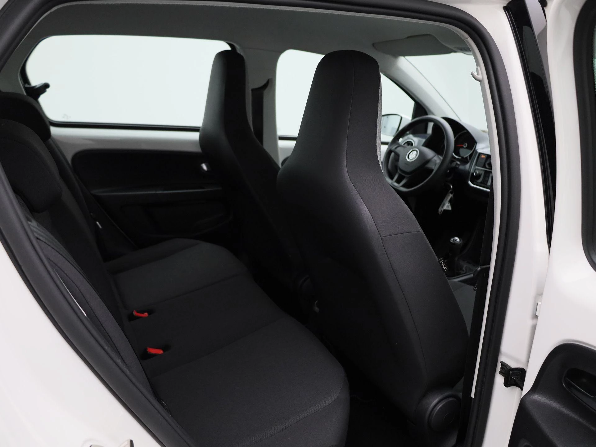 Volkswagen-up!-image-24