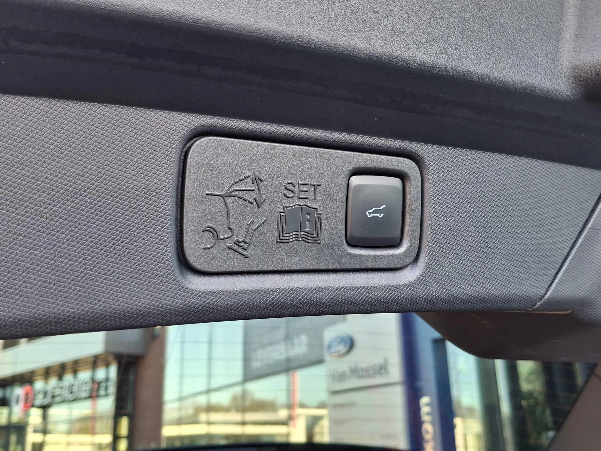 Ford-Mustang Mach-E-image-9