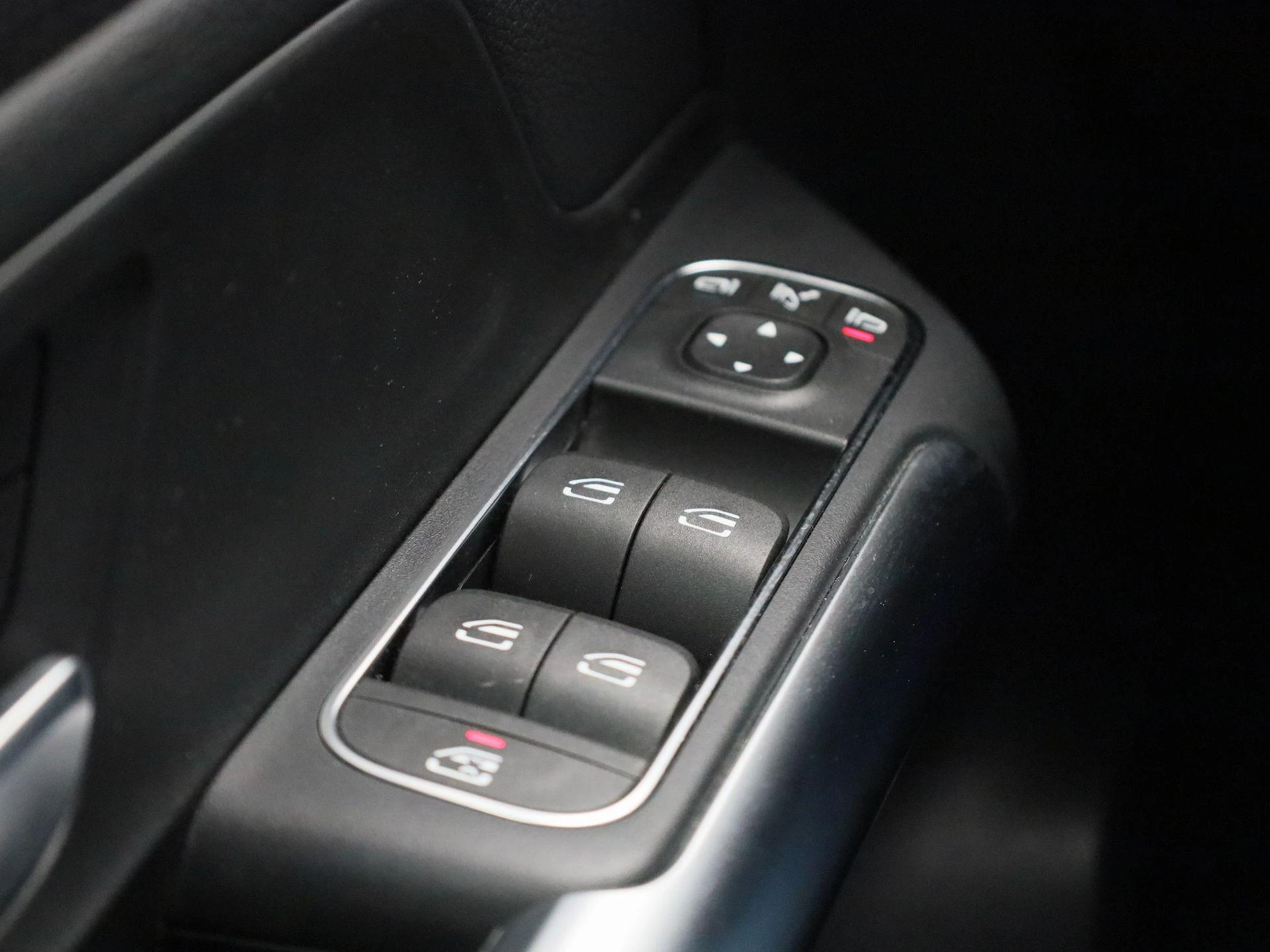 Mercedes-Benz-EQA-image-32