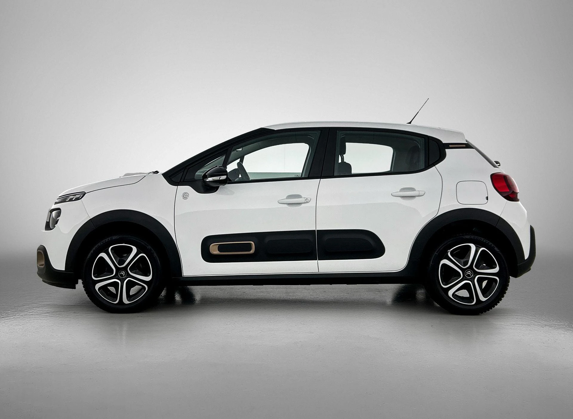 Volkswagen-Polo-image-1