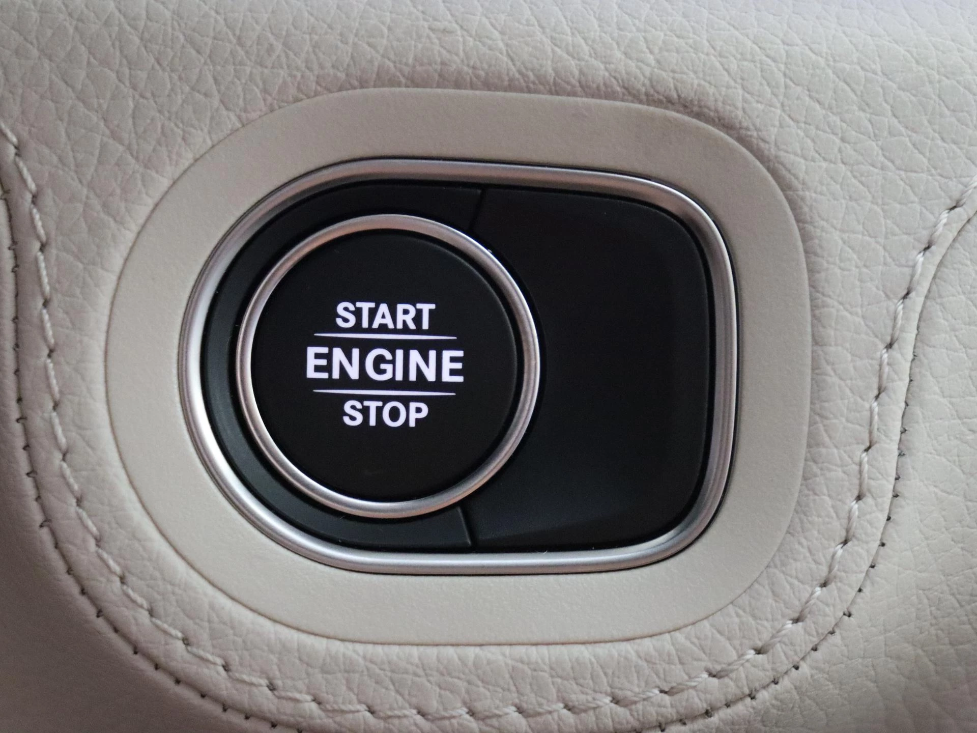 Mercedes-Benz-GLE-image-22