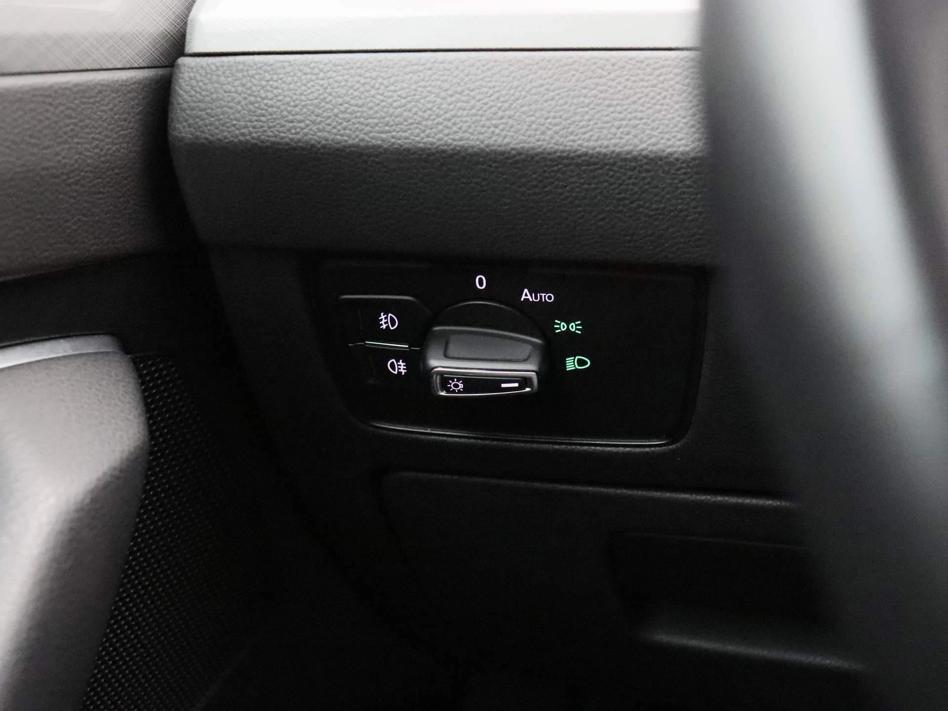 Volkswagen-Passat-image-24