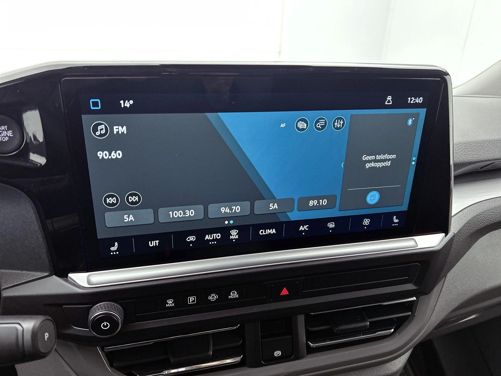 Volkswagen-e-Transporter-image-6