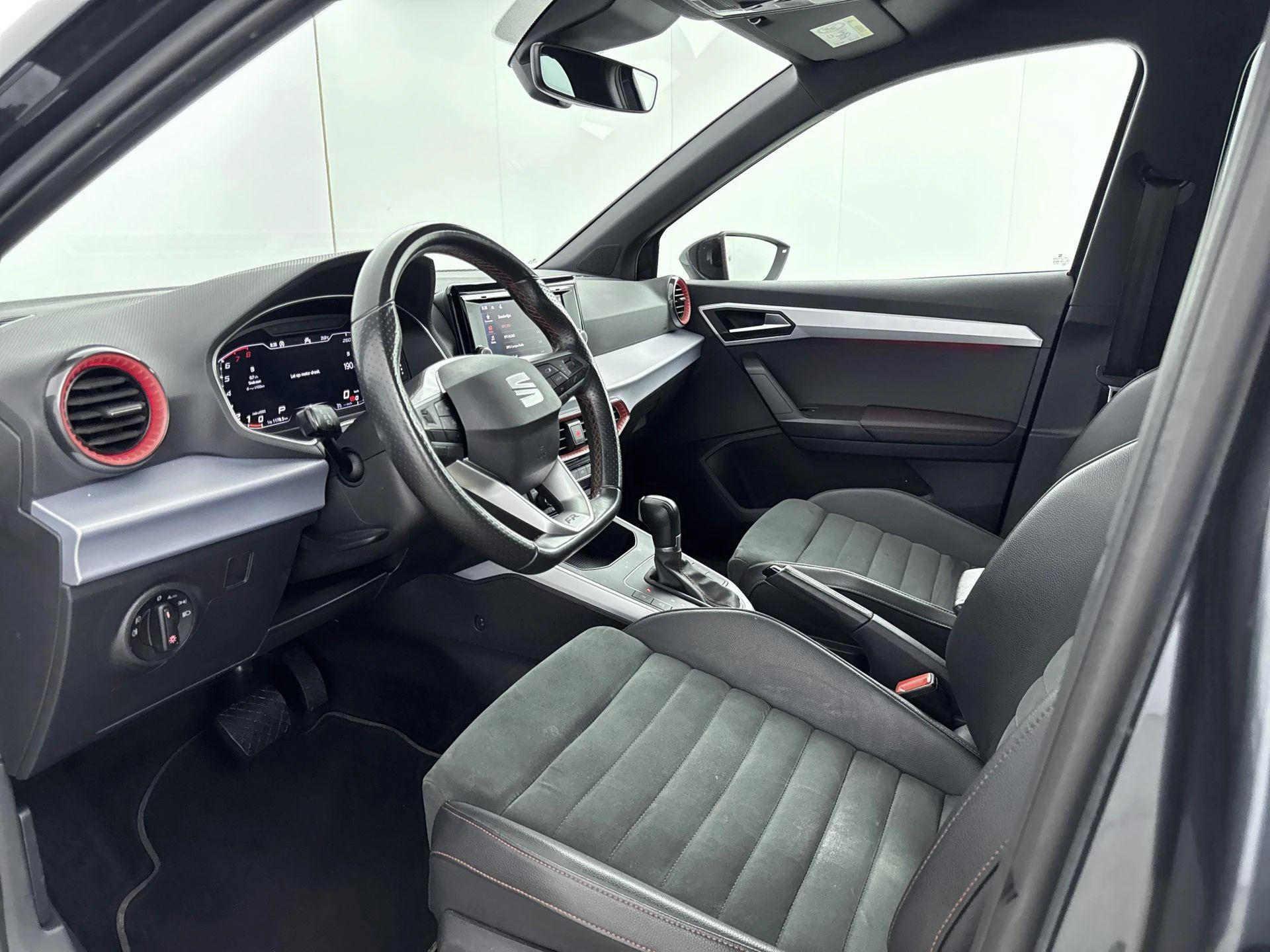 SEAT-Arona-image-16