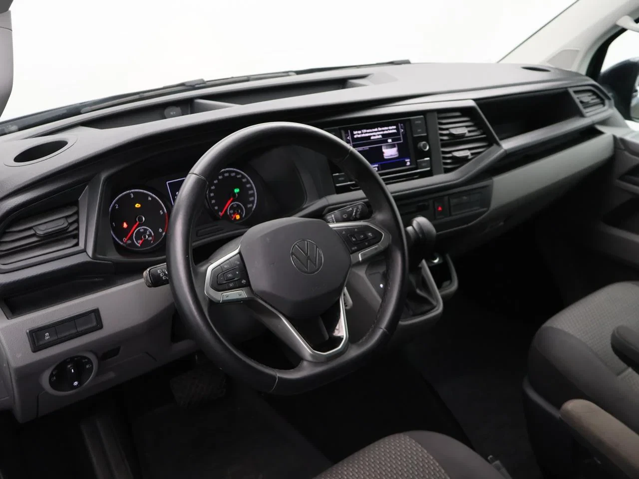 Volkswagen-Transporter-image-12