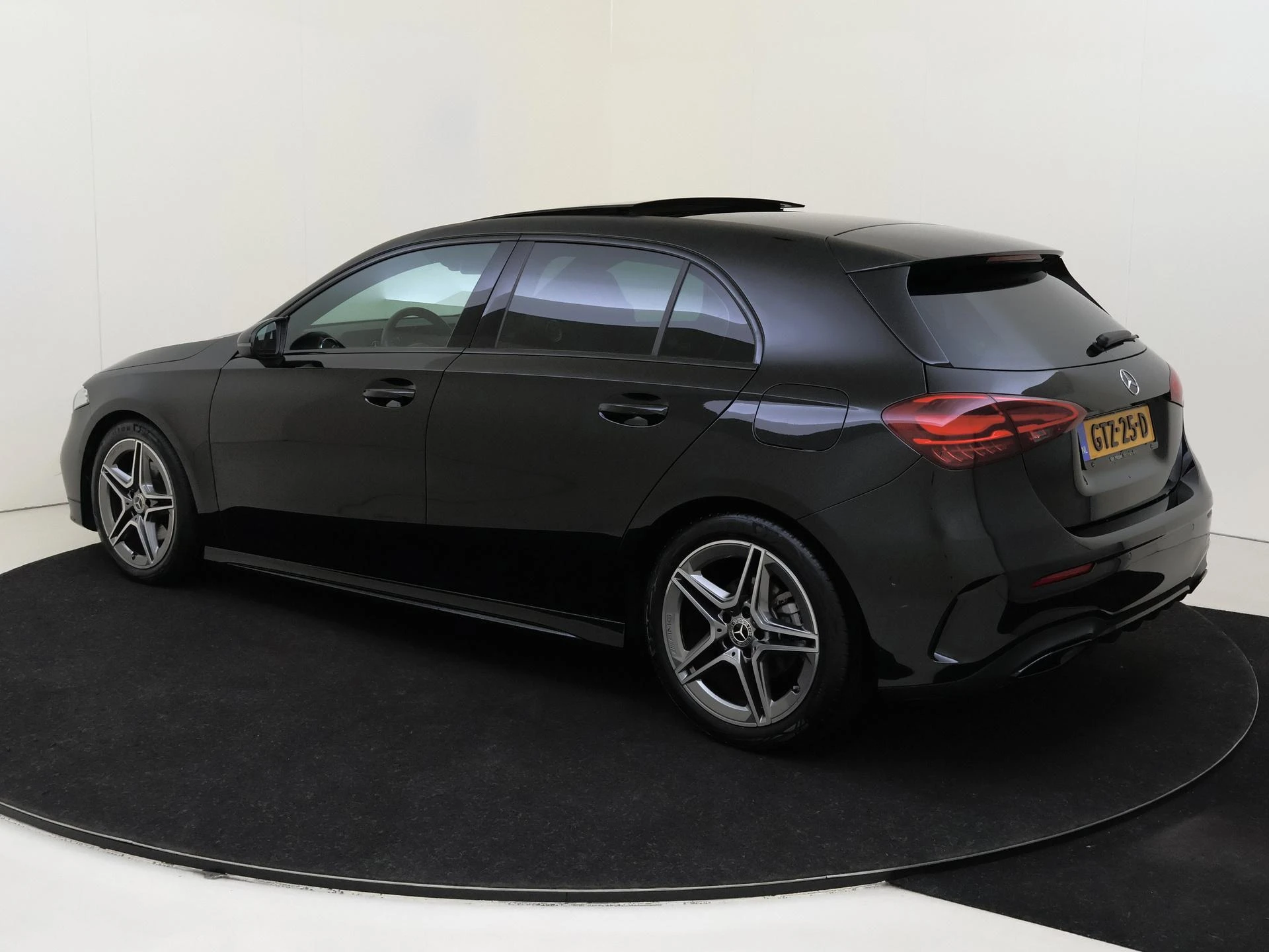 Mercedes-Benz-A-Klasse-image-5