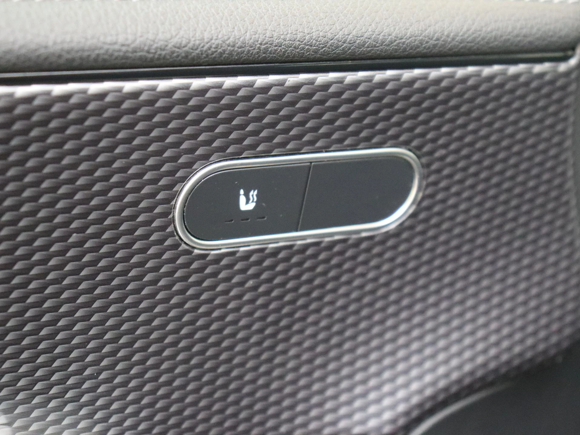 Mercedes-Benz-CLA-image-24