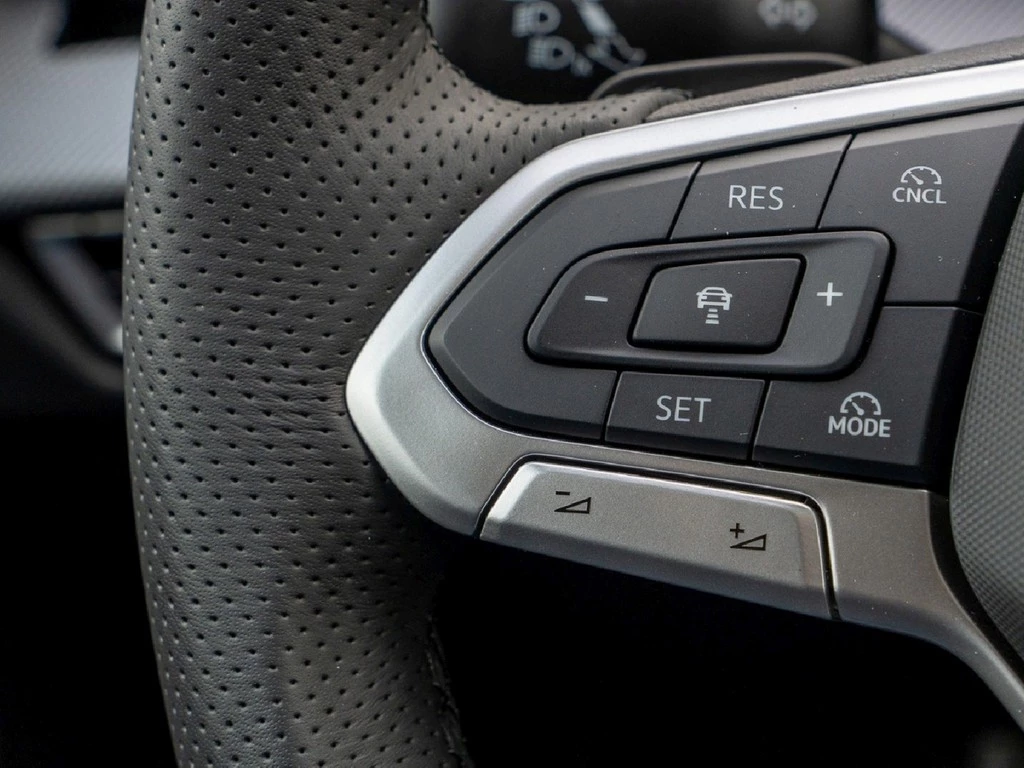 Volkswagen-Golf-image-19