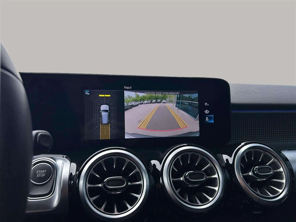 Mercedes-Benz-EQB-image-12