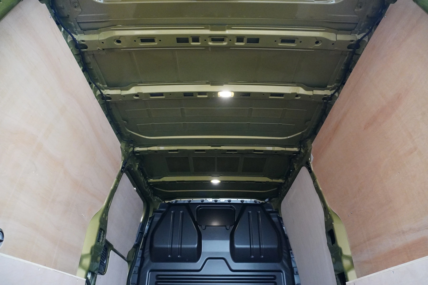 Volkswagen-Transporter-image-25