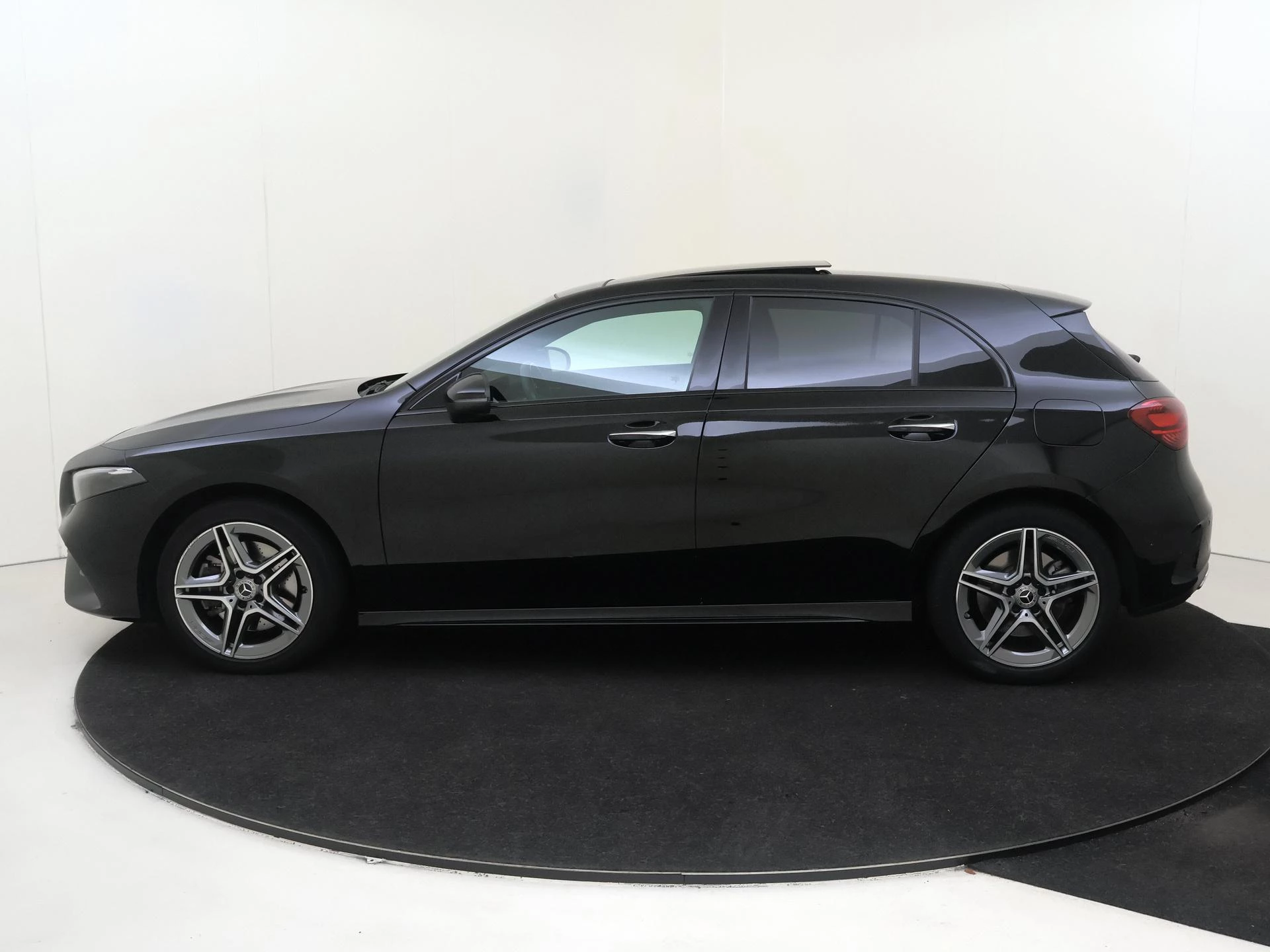 Mercedes-Benz-A-Klasse-image-9