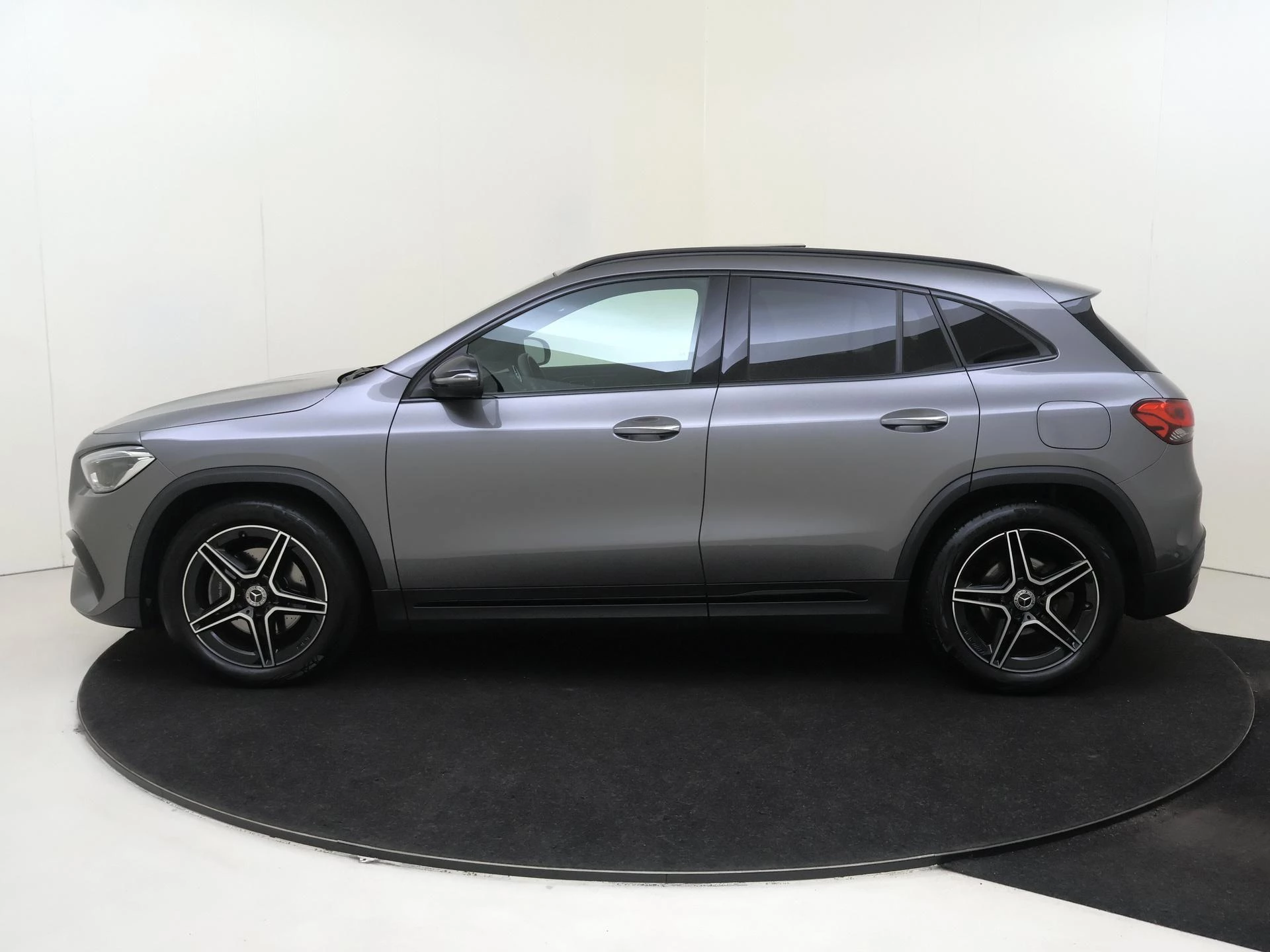 Mercedes-Benz-GLA-image-7