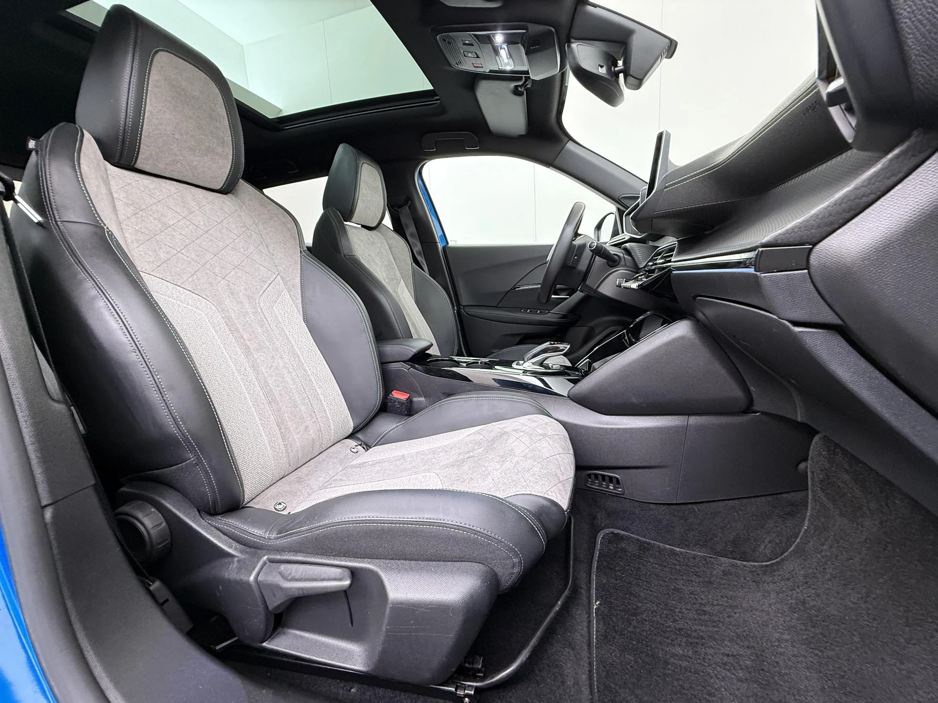 Peugeot-e-2008-image-33