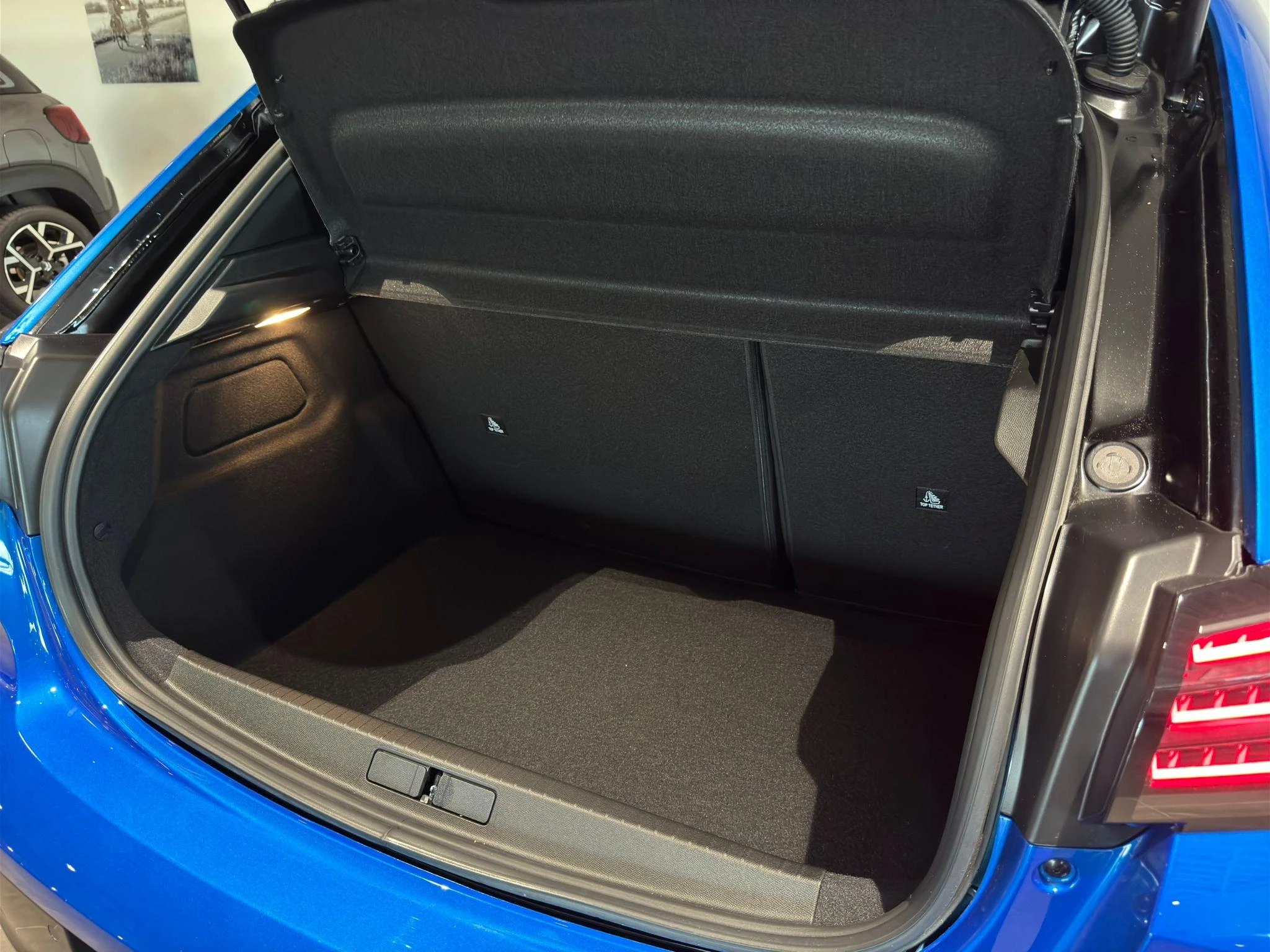 Peugeot-e-208-image-18