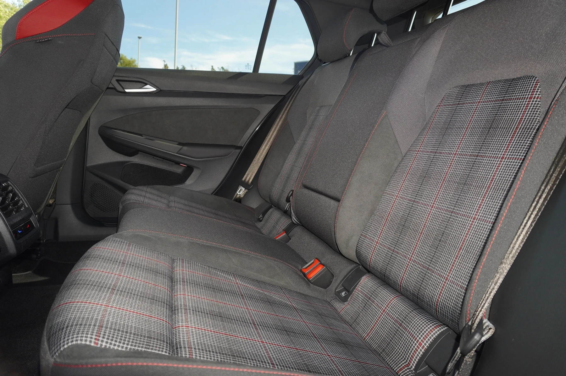 Volkswagen-Golf-image-10