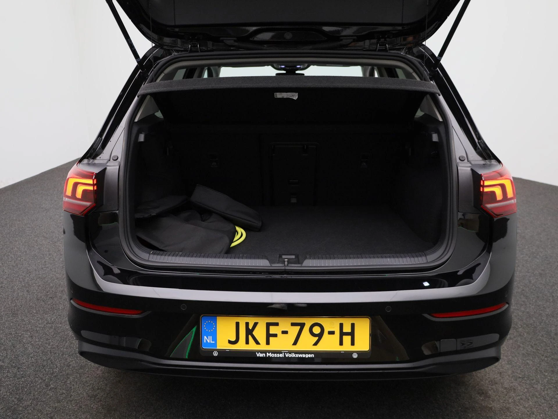 Volkswagen-Golf-image-12