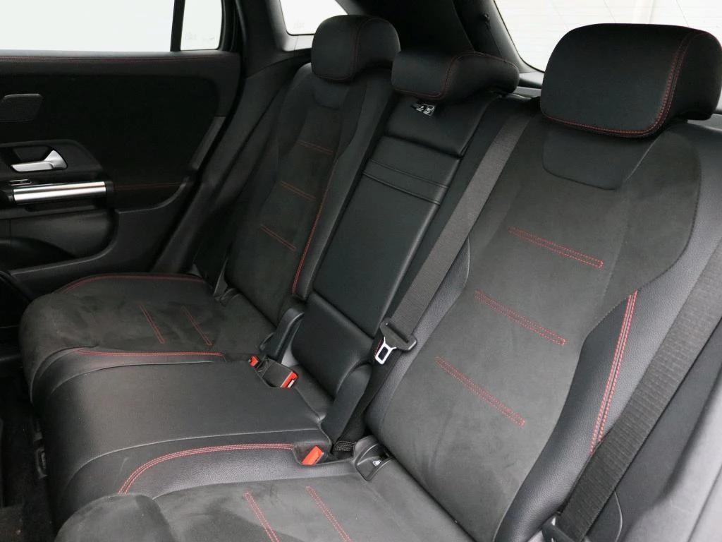 Mercedes-Benz-GLA-image-4