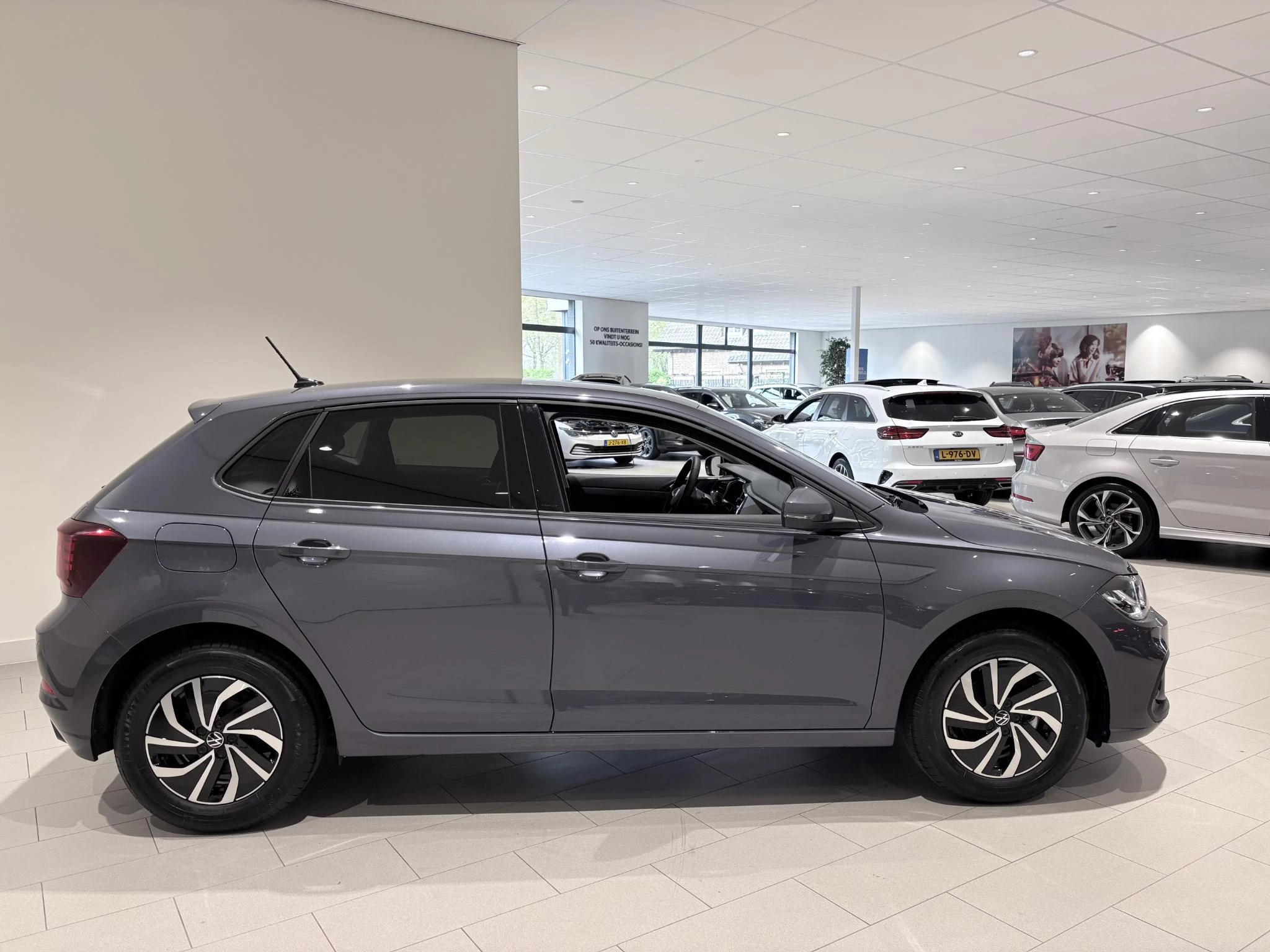 Volkswagen-Polo-image-4