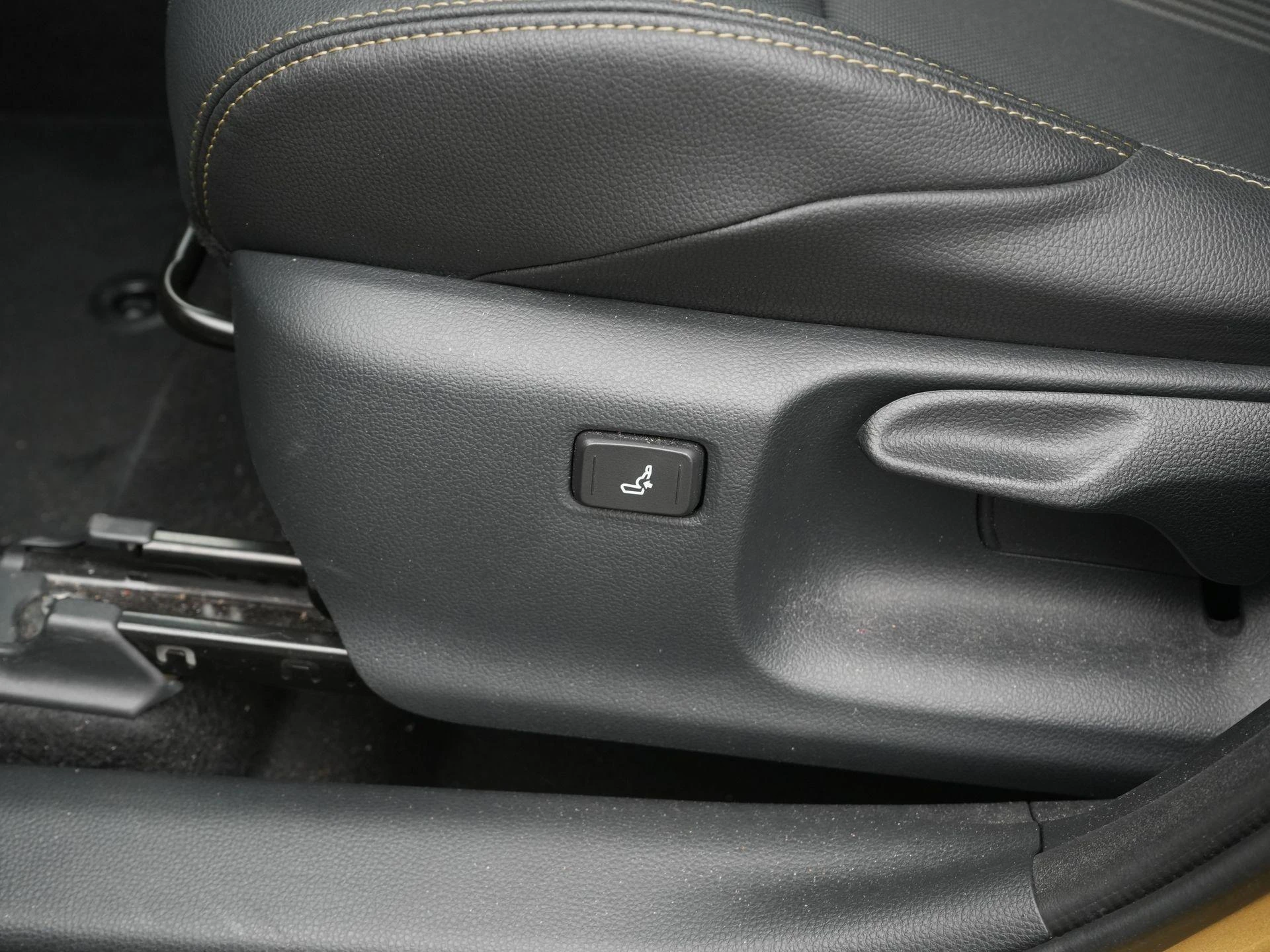 Toyota-Yaris Cross-image-33
