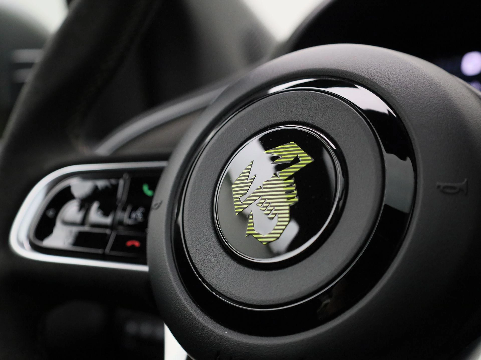 Abarth-500e-image-30