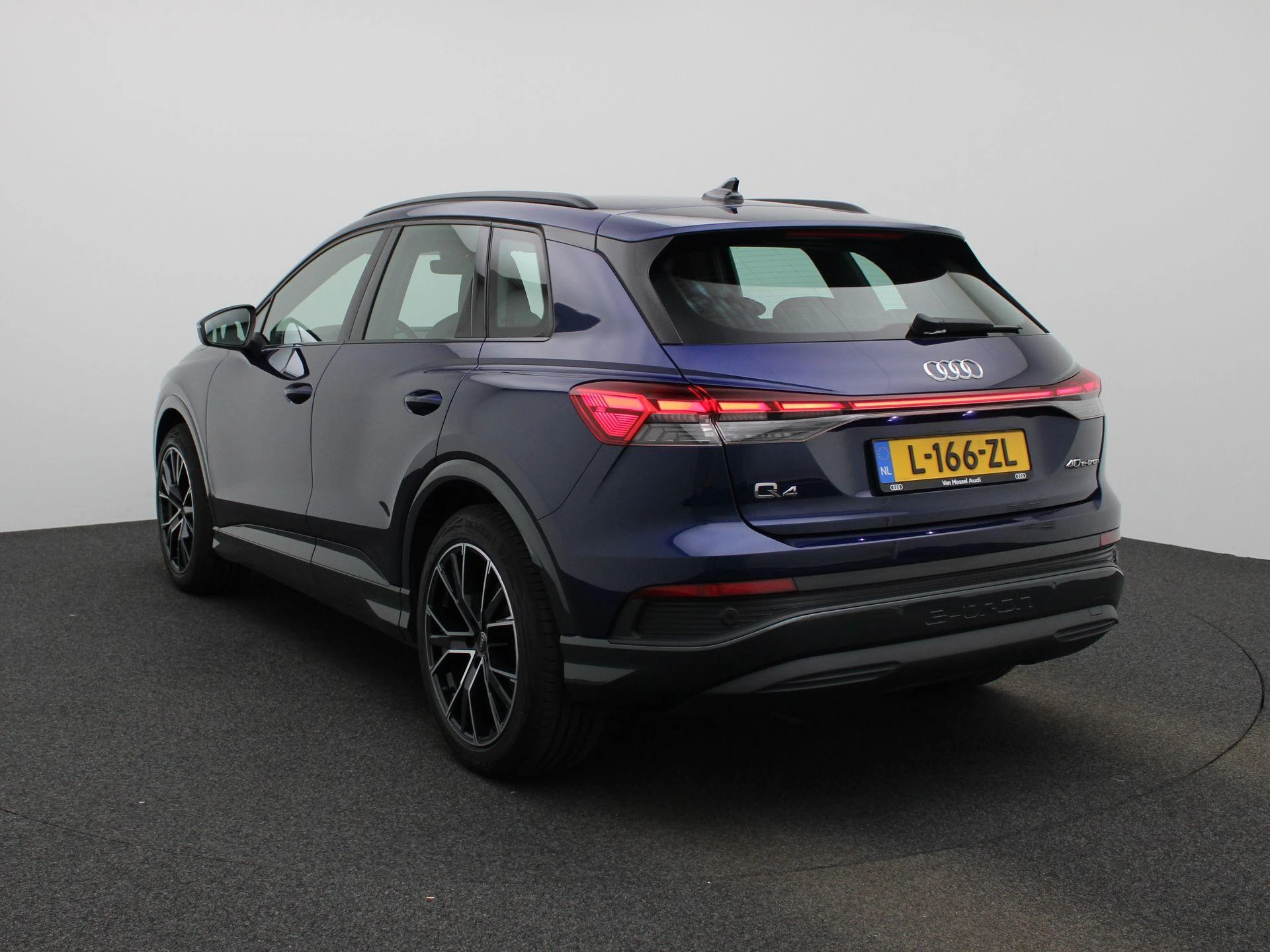 Audi-Q4 e-tron-image-1